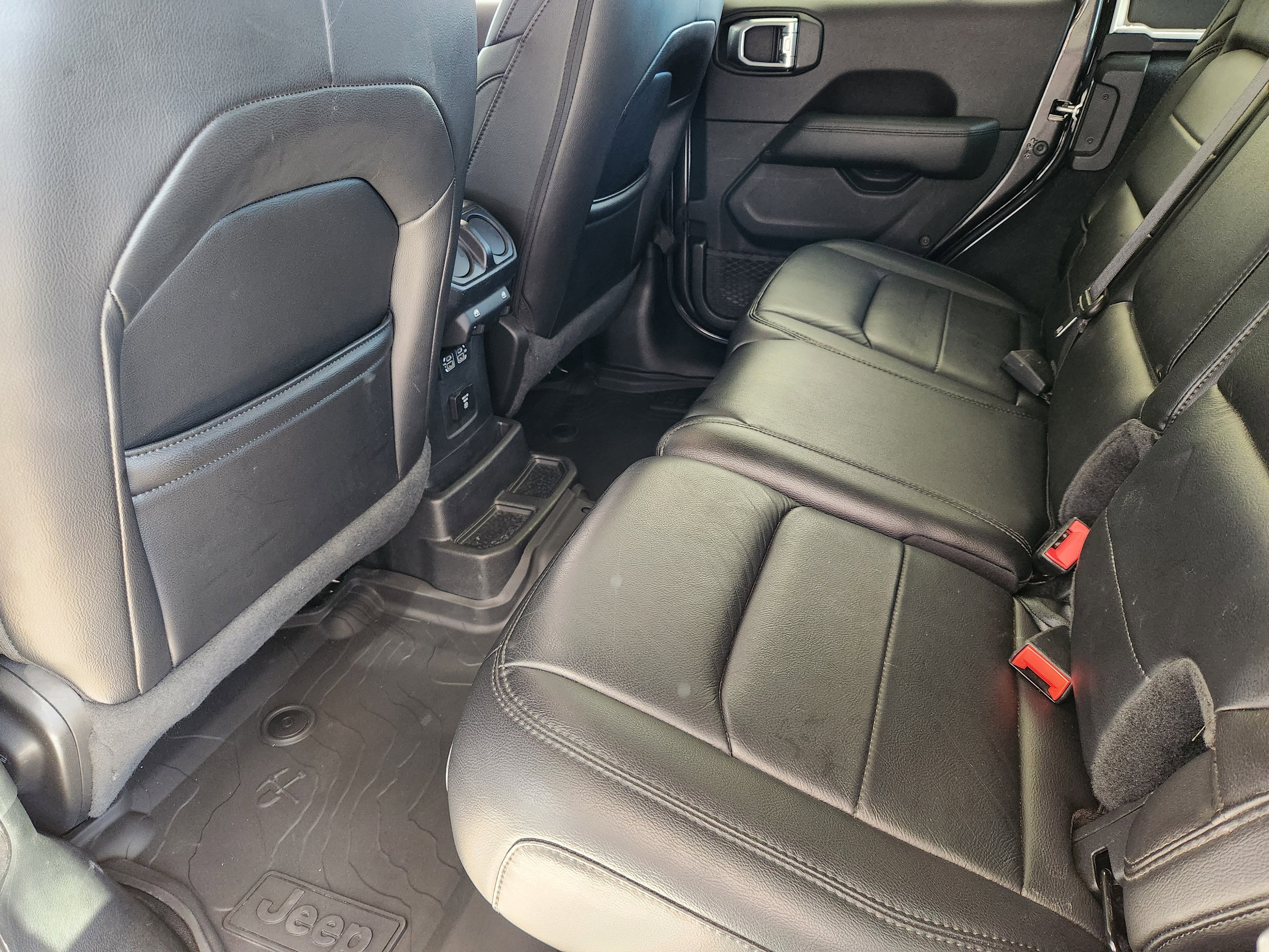 2020 Jeep Wrangler Unlimited Sahara Altitude 4x4