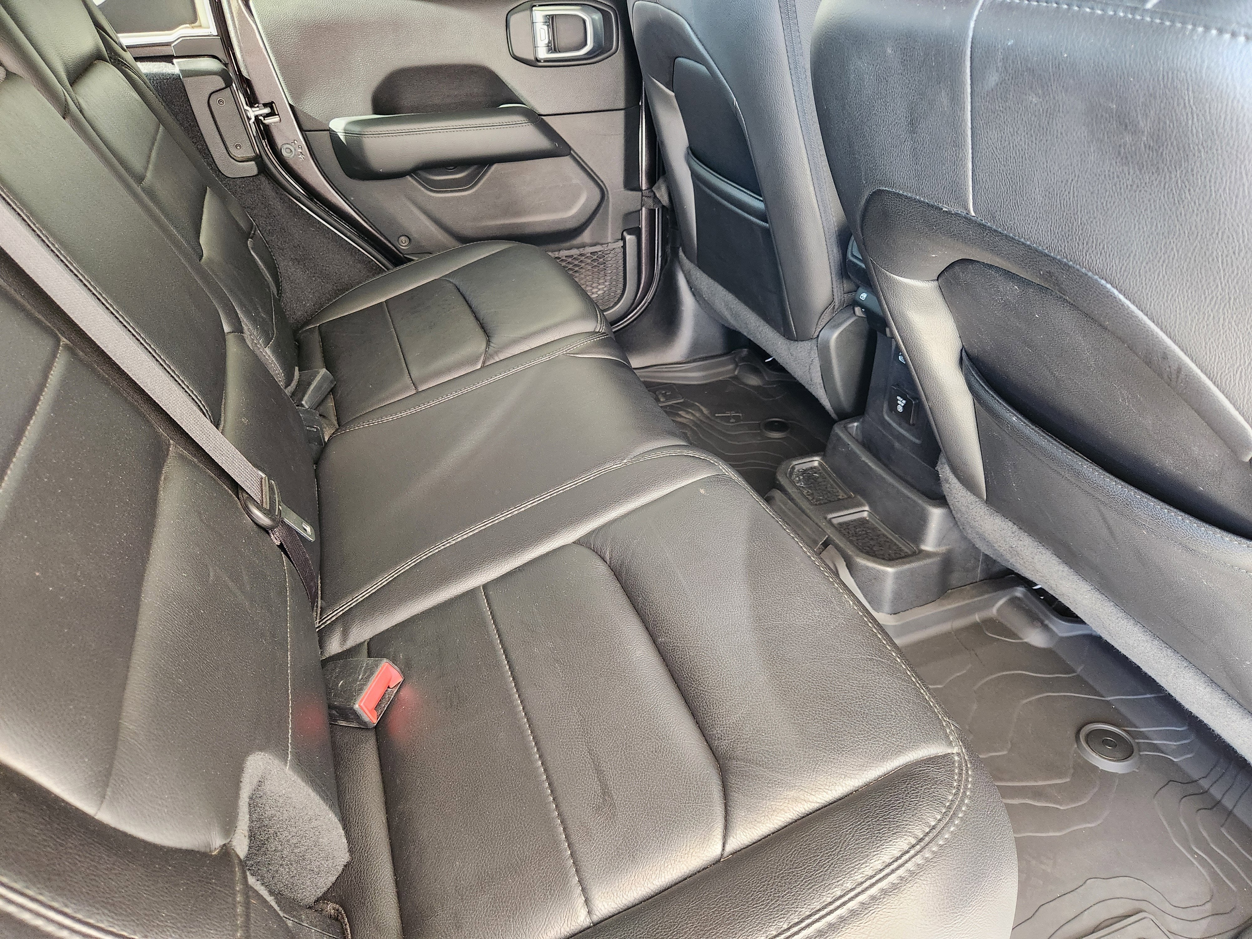 2020 Jeep Wrangler Unlimited Sahara Altitude 4x4