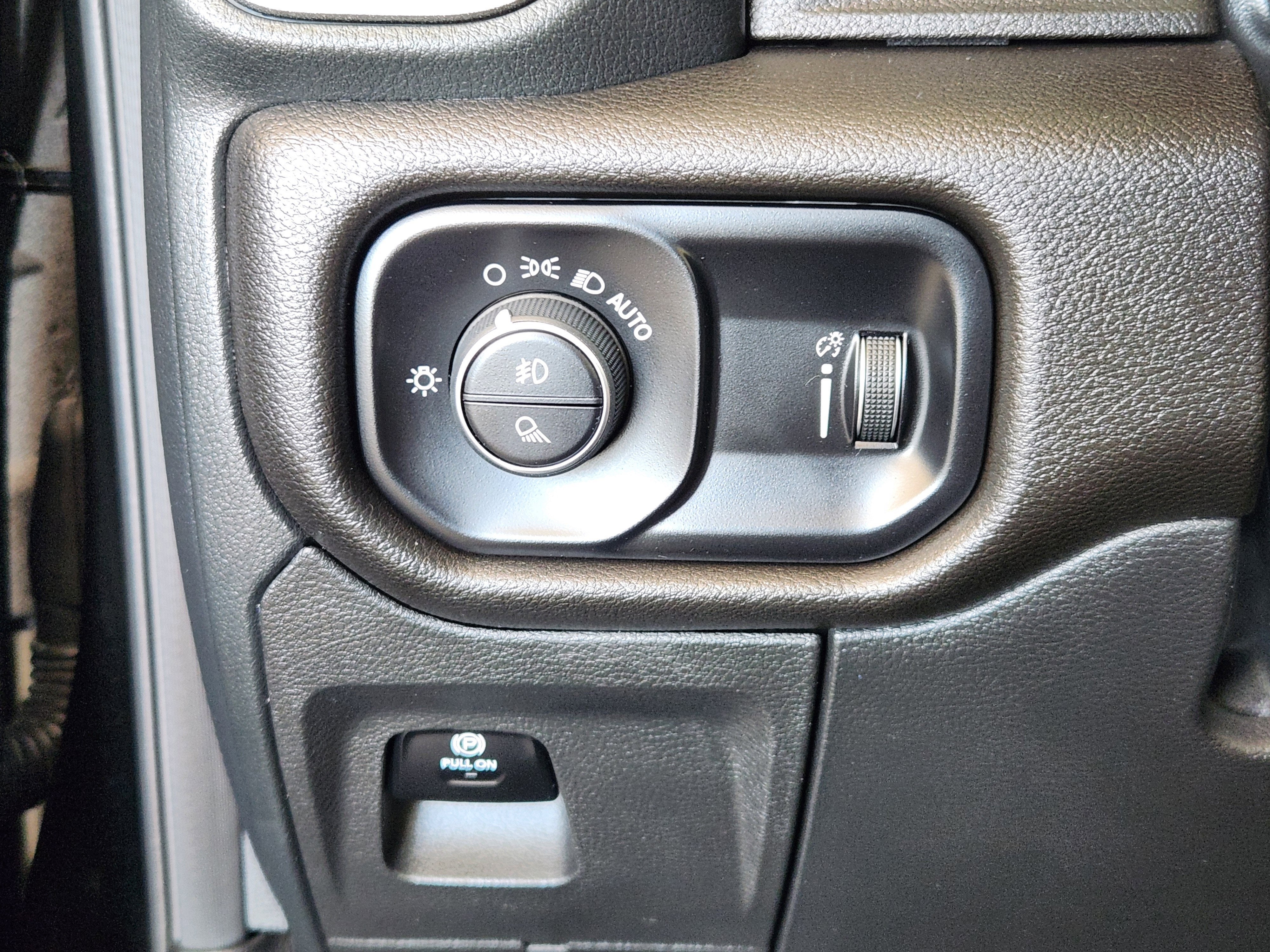 2025 RAM 1500 Tradesman Quad Cab 4x2 6'4" Box