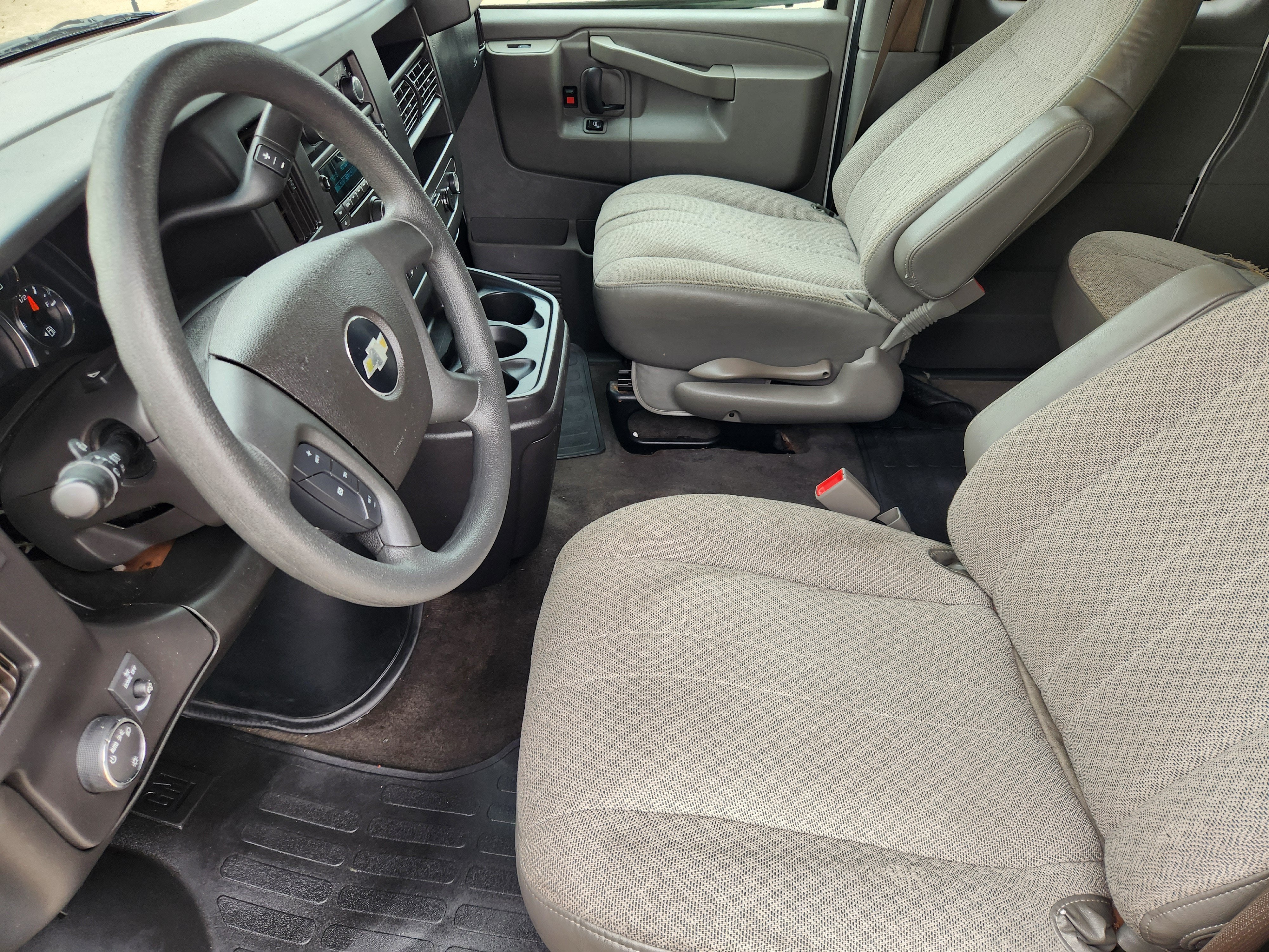 2017 Chevrolet Express Passenger 3500 LT