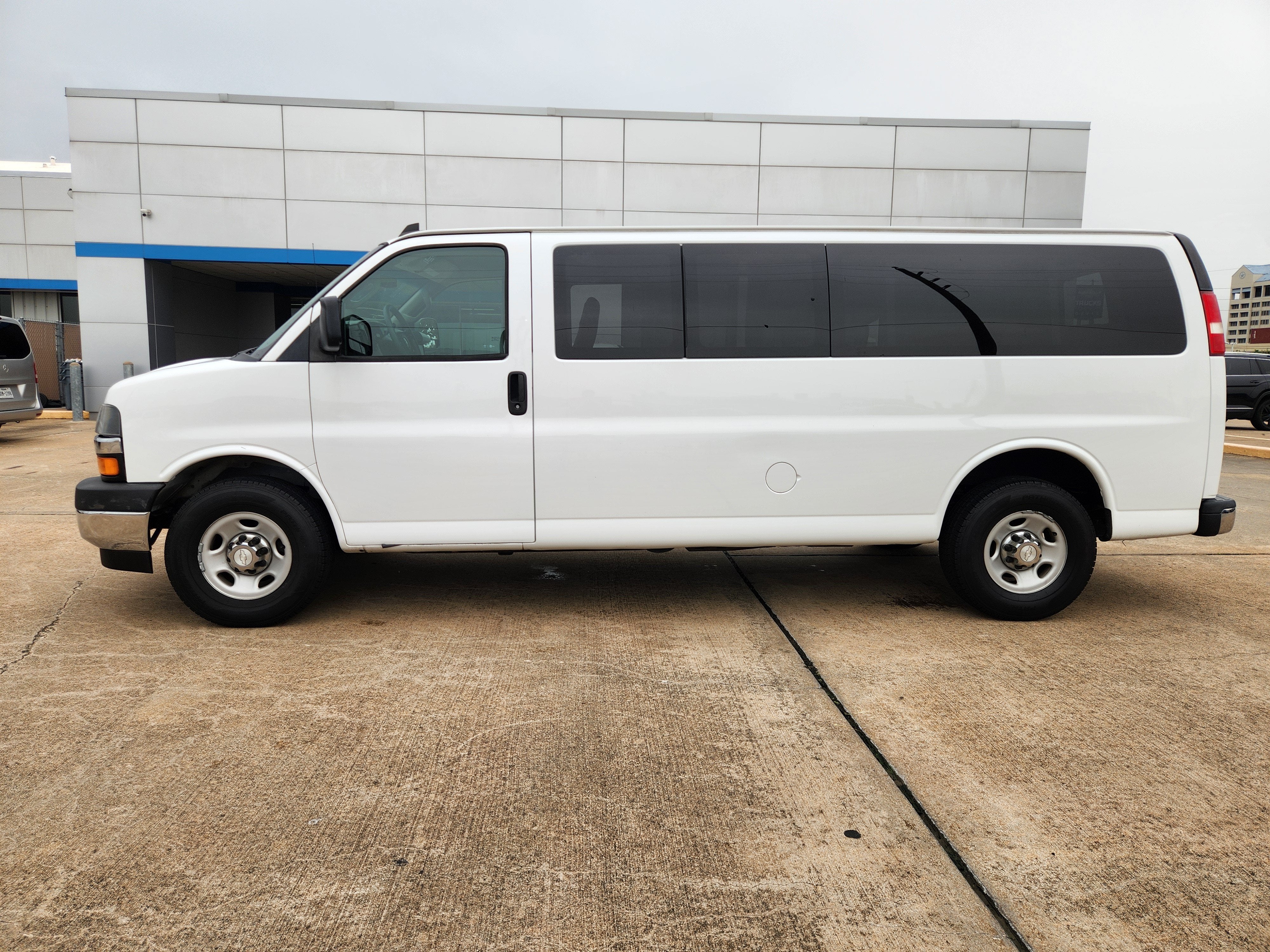 2017 Chevrolet Express Passenger 3500 LT
