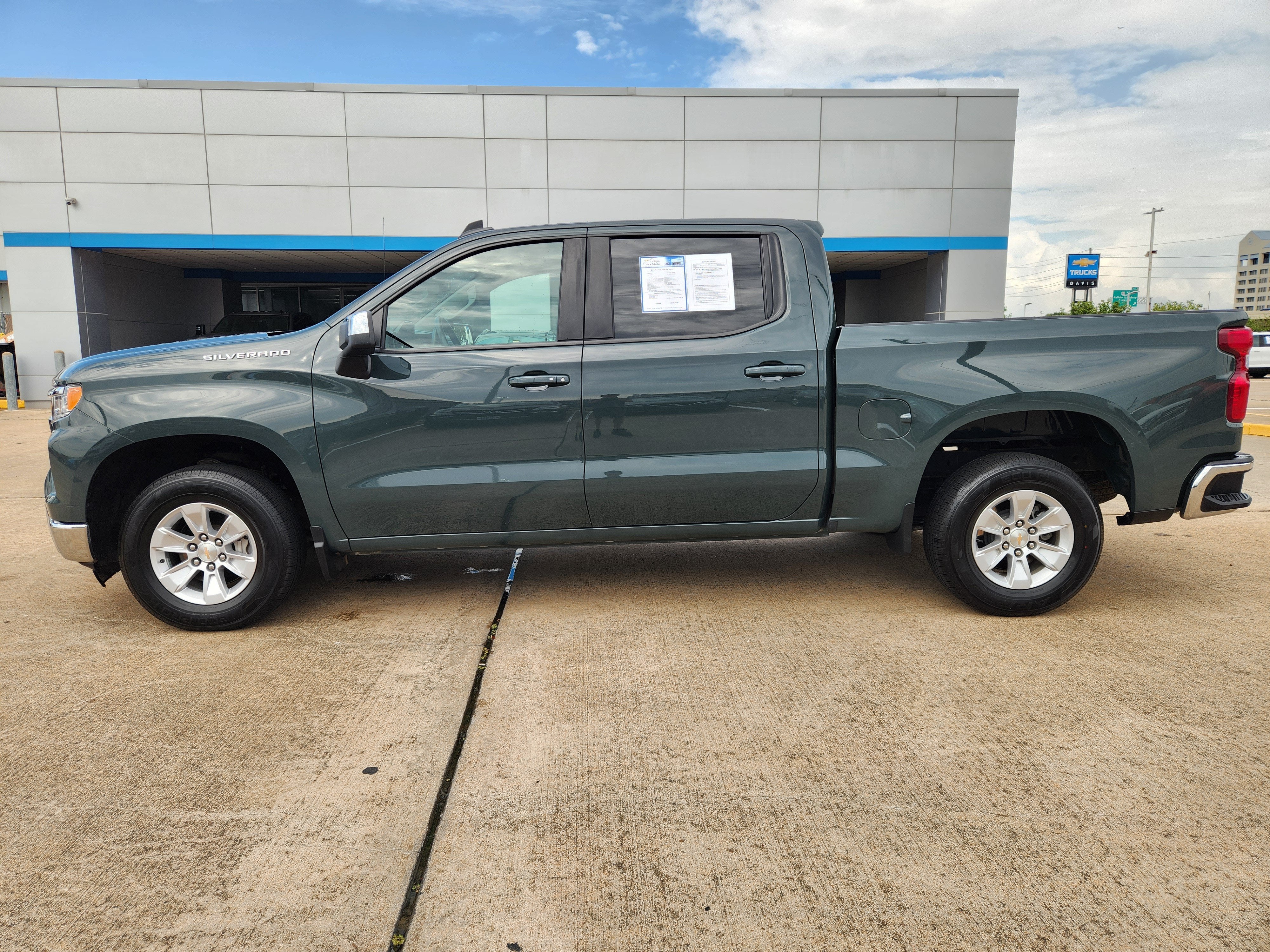 2025 Chevrolet Silverado 1500 LT