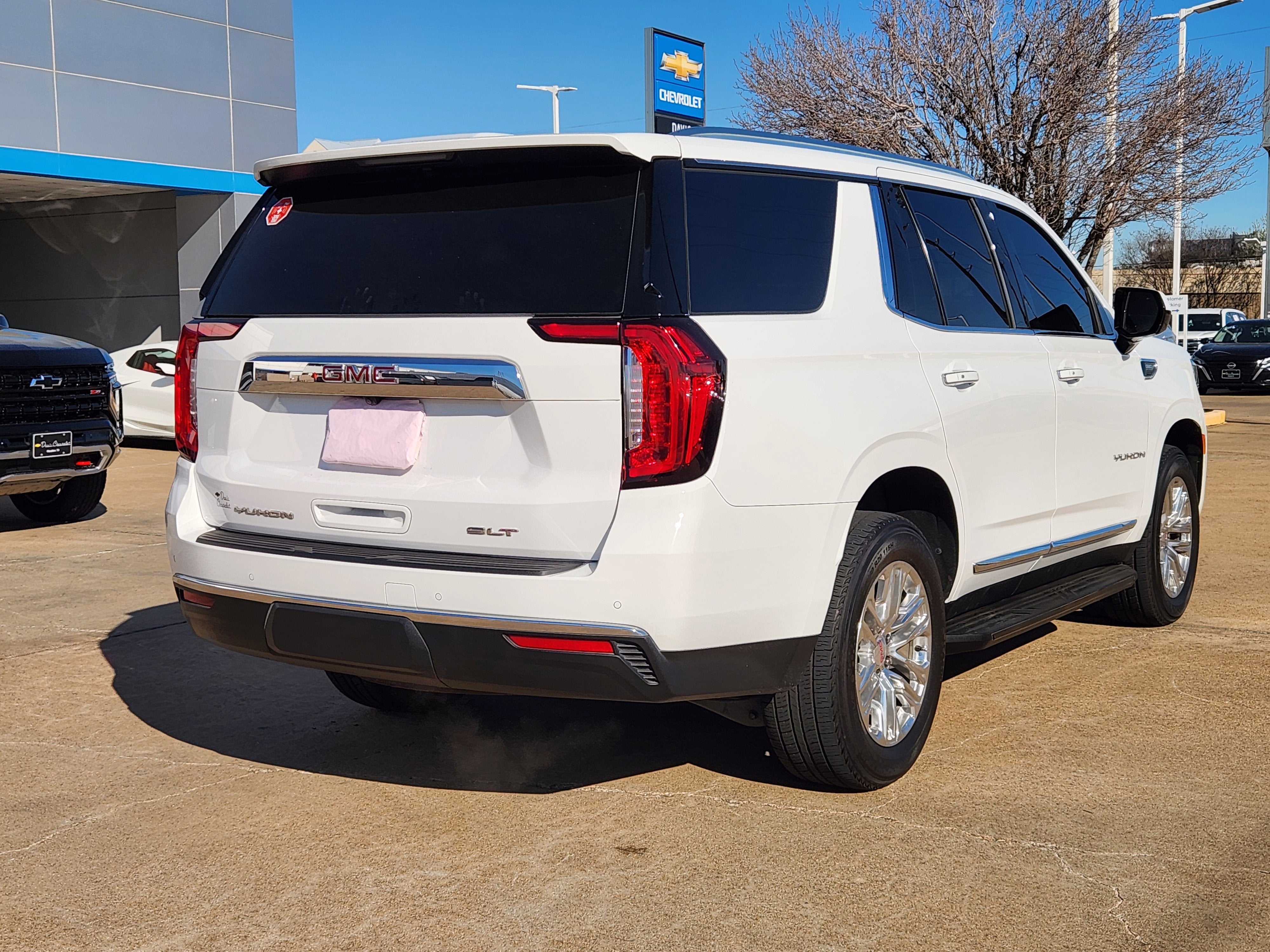 2023 GMC Yukon SLT