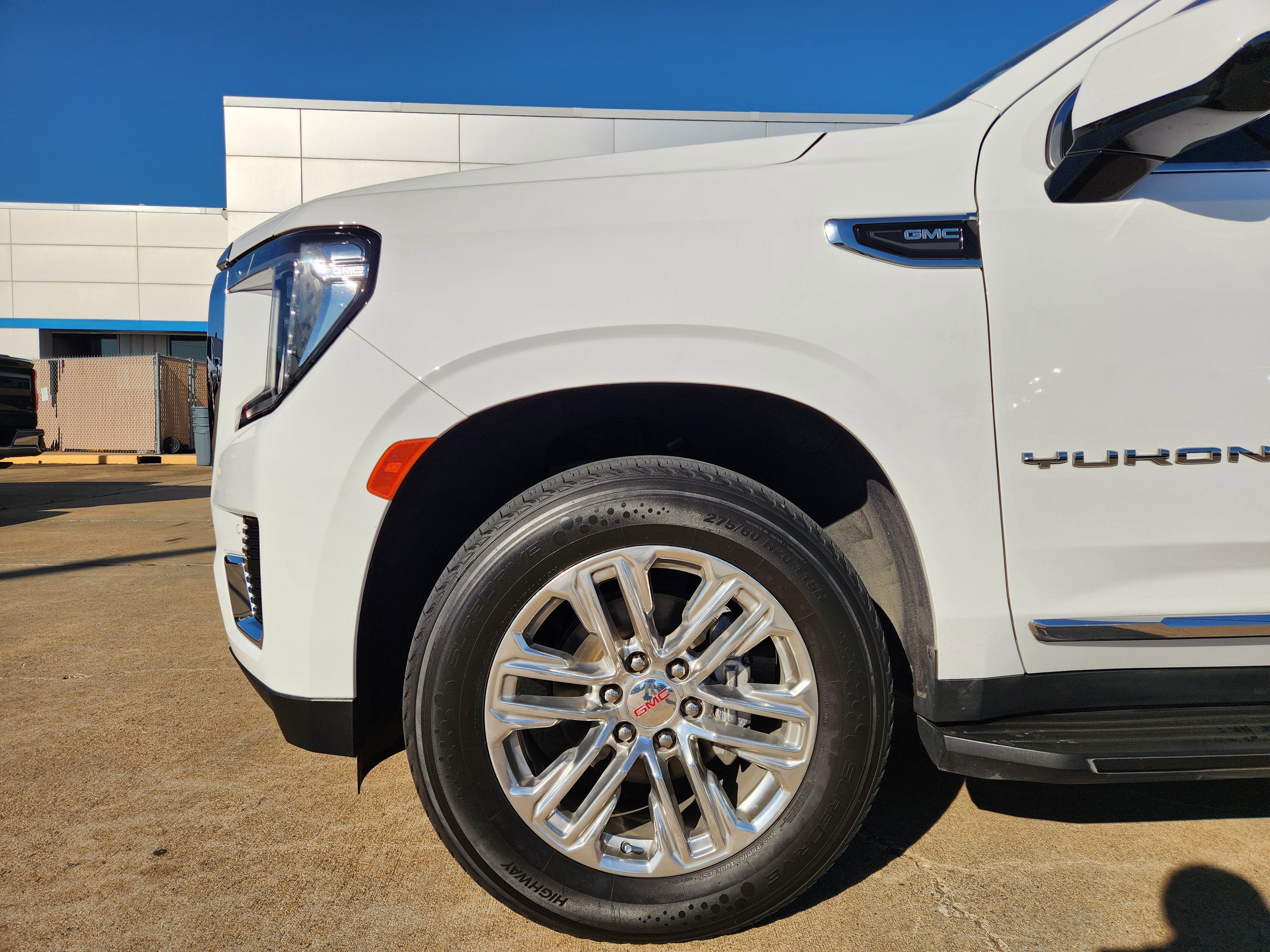 2023 GMC Yukon SLT