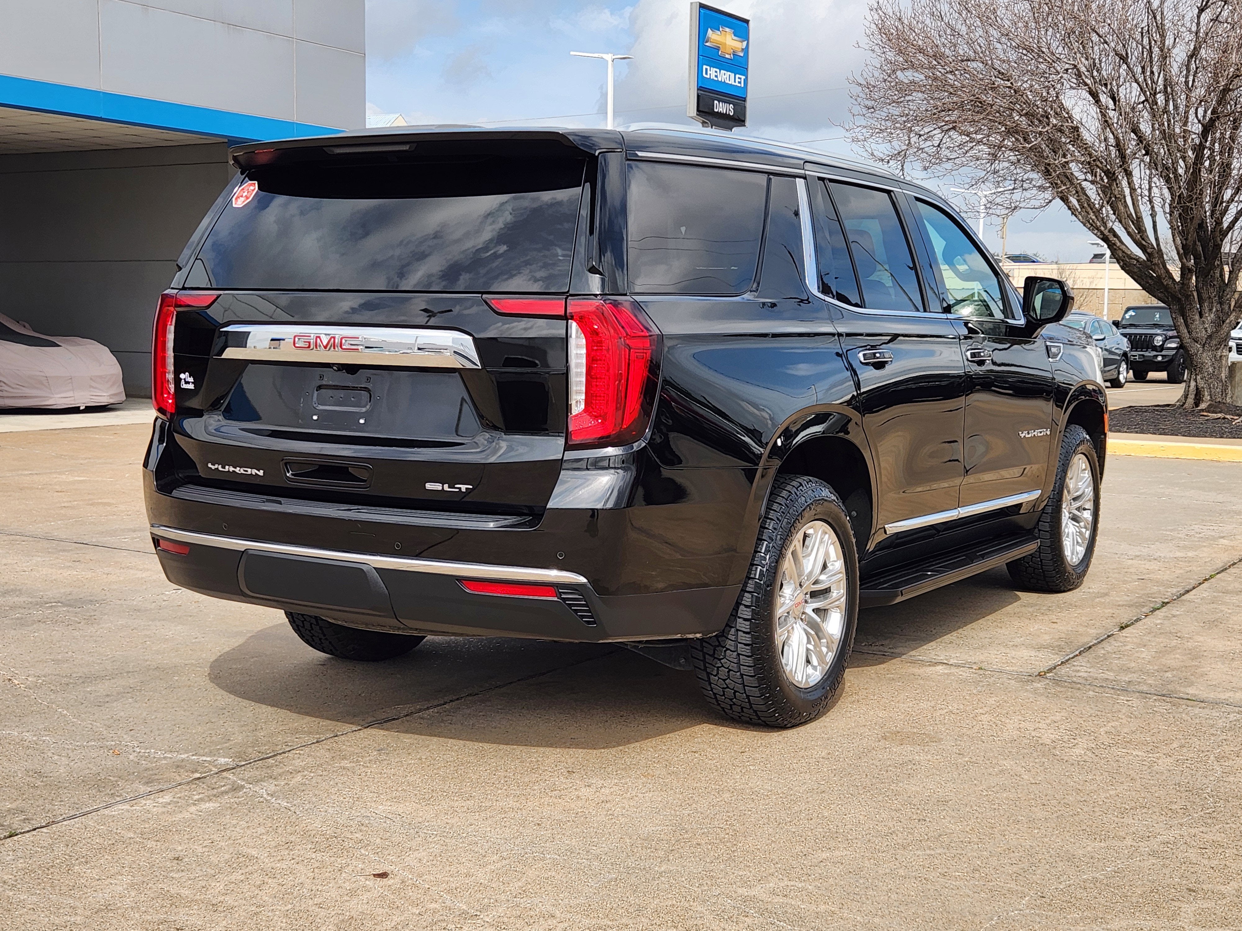 2024 GMC Yukon SLT