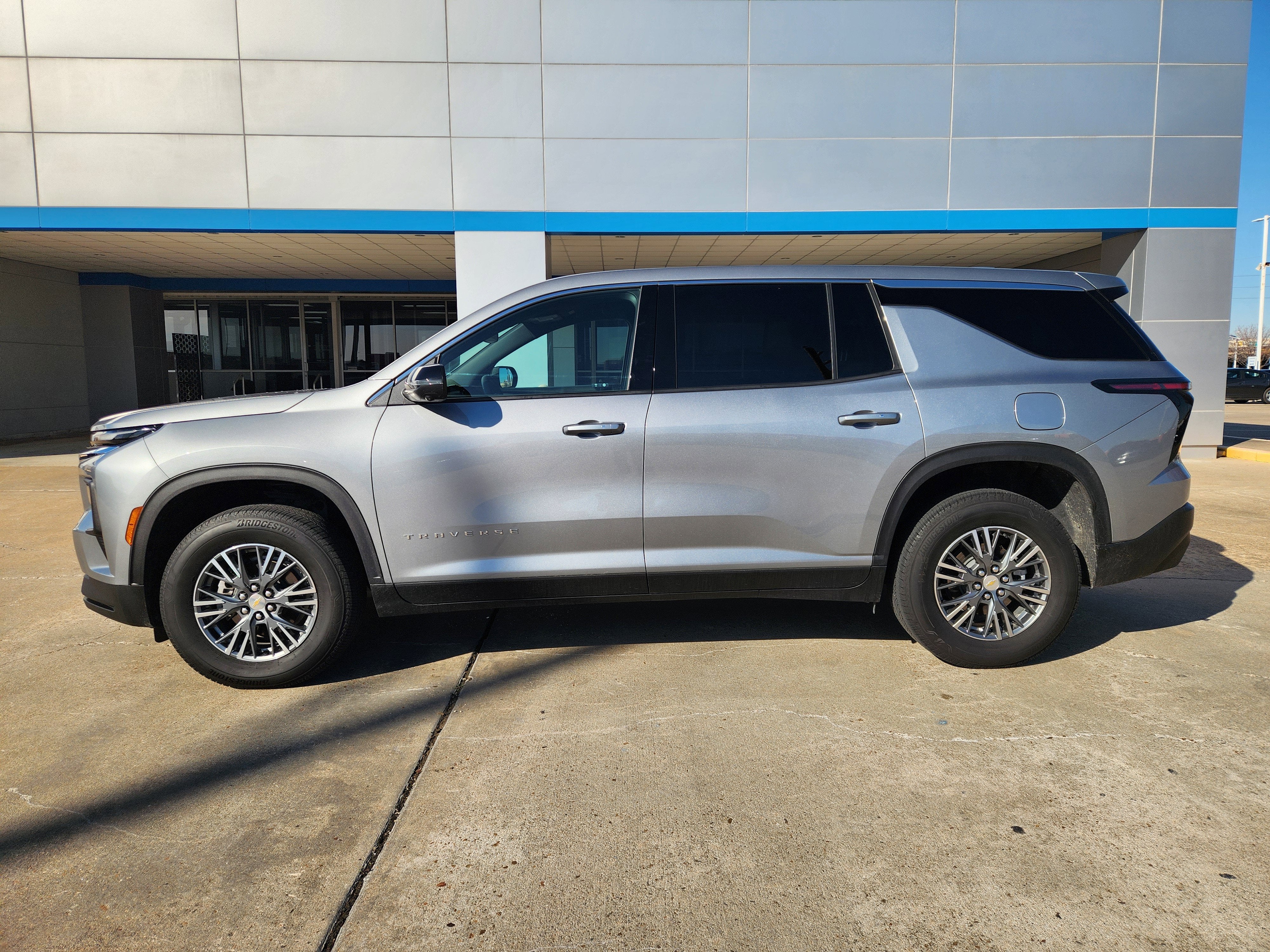 2024 Chevrolet Traverse LS