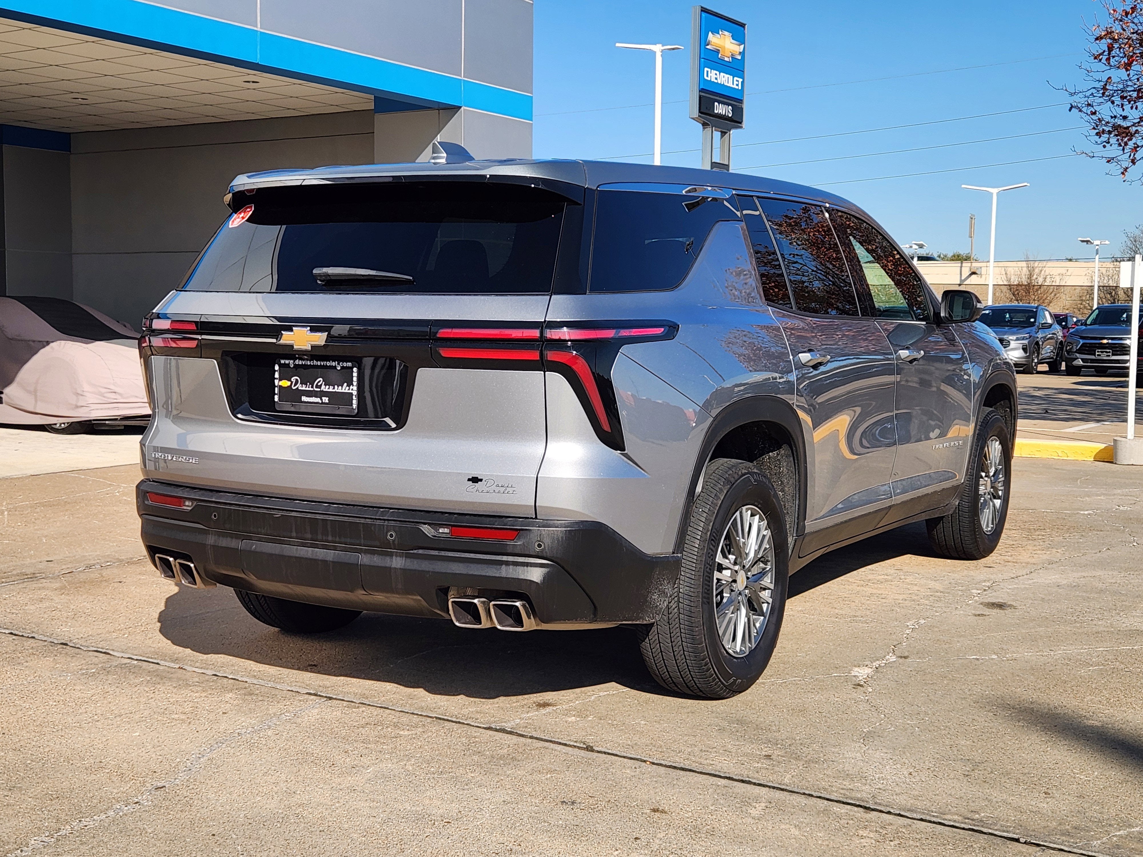 2024 Chevrolet Traverse LS