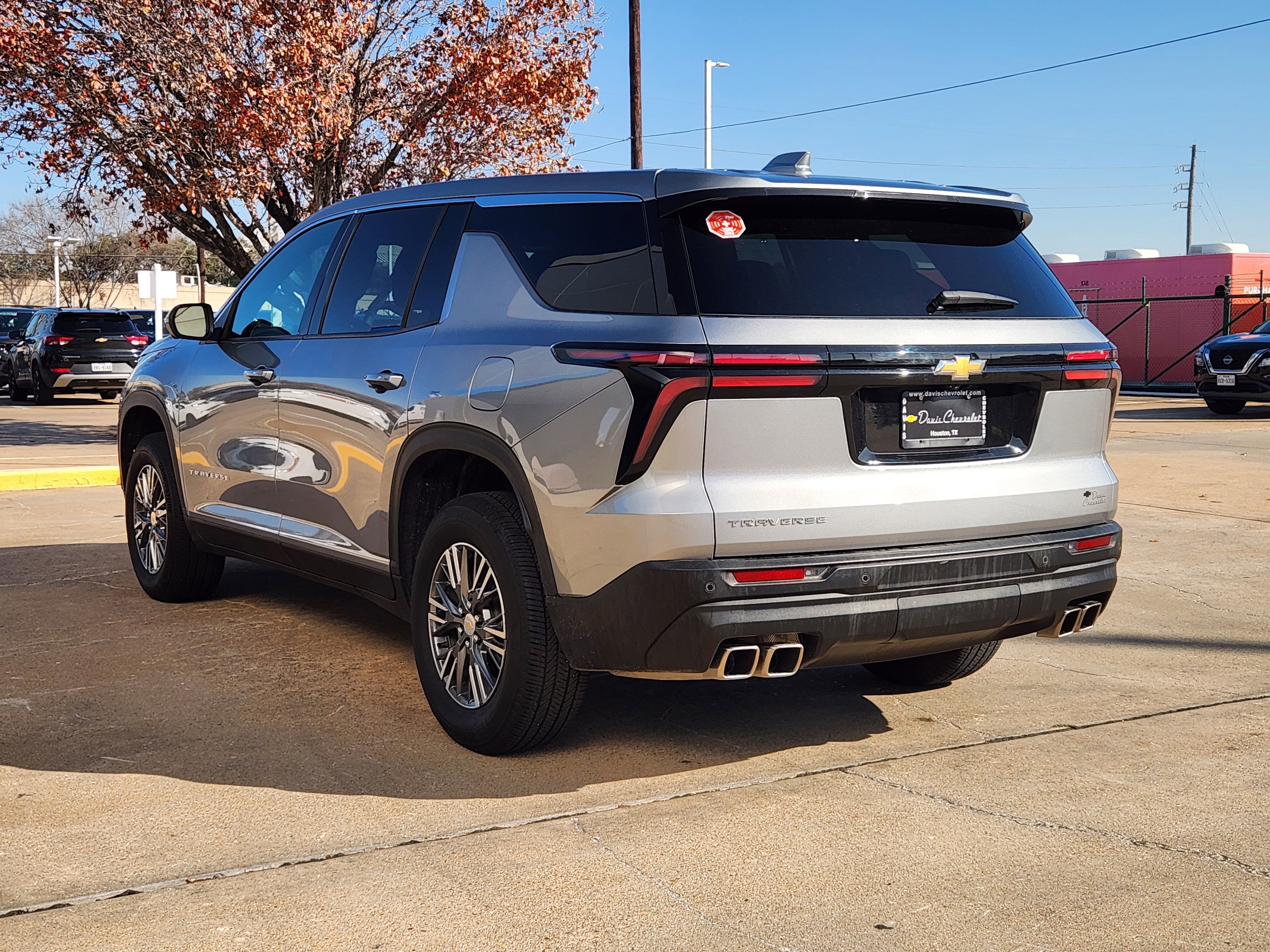 2024 Chevrolet Traverse LS