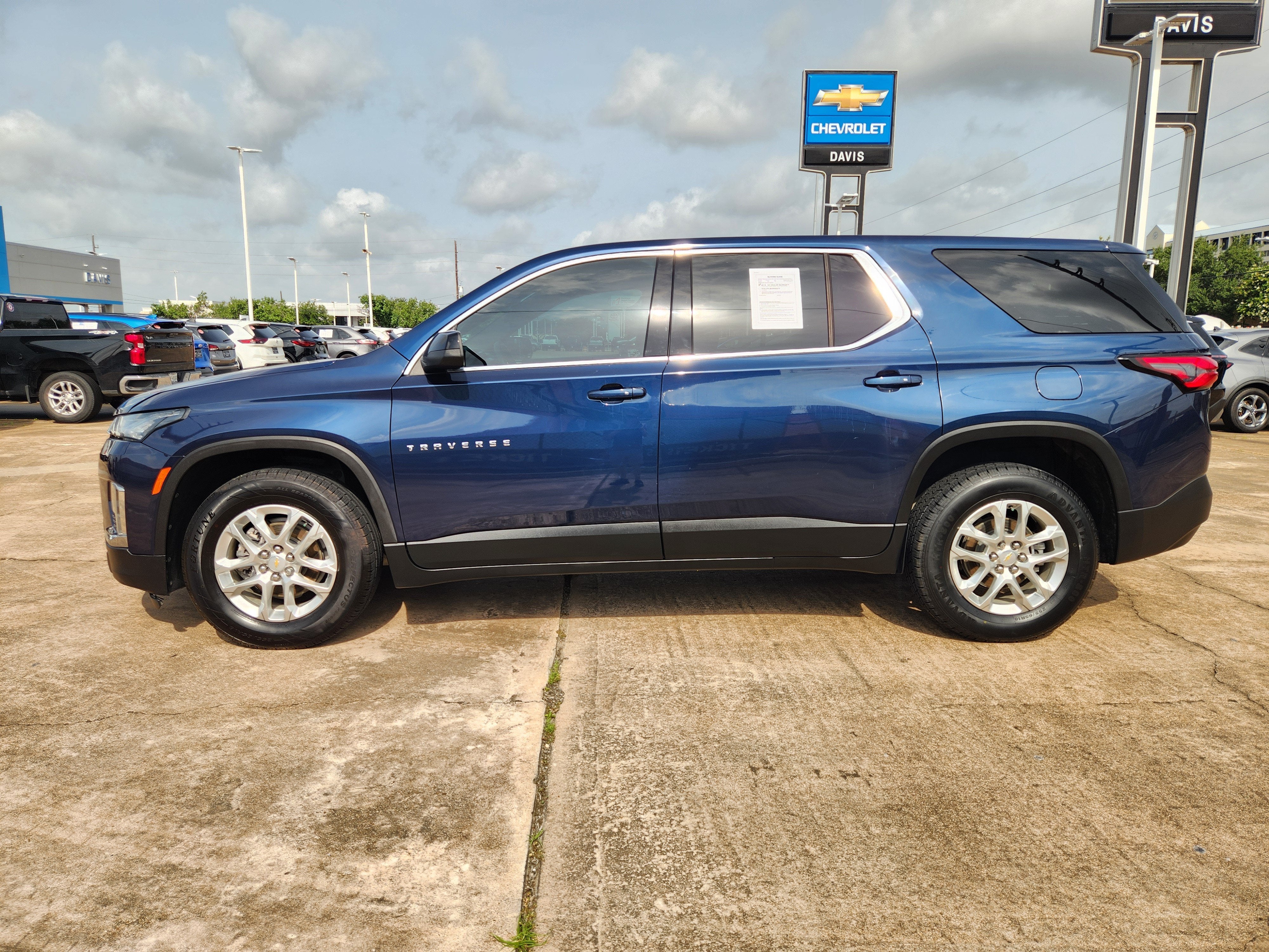 2023 Chevrolet Traverse LS