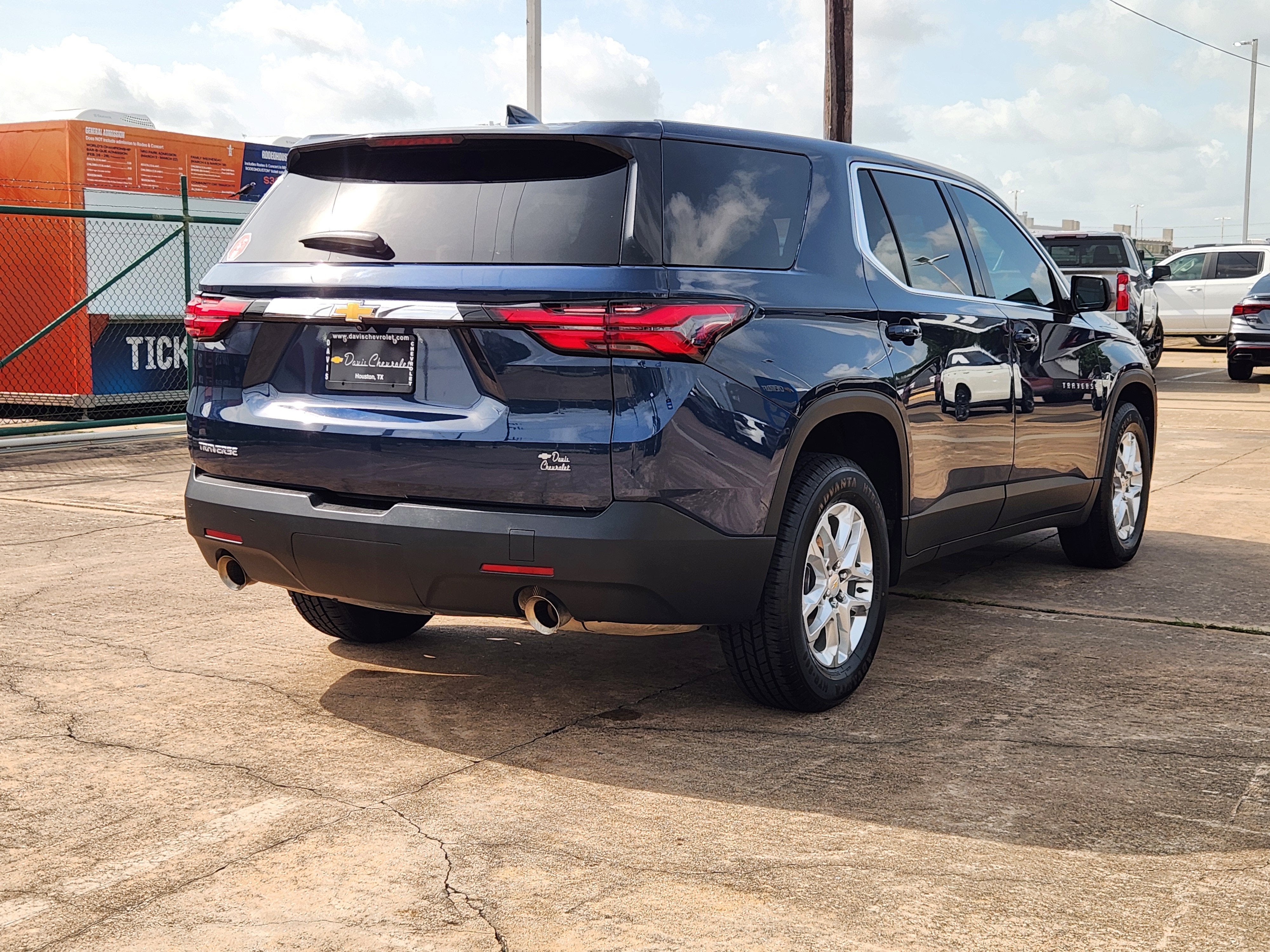 2023 Chevrolet Traverse LS