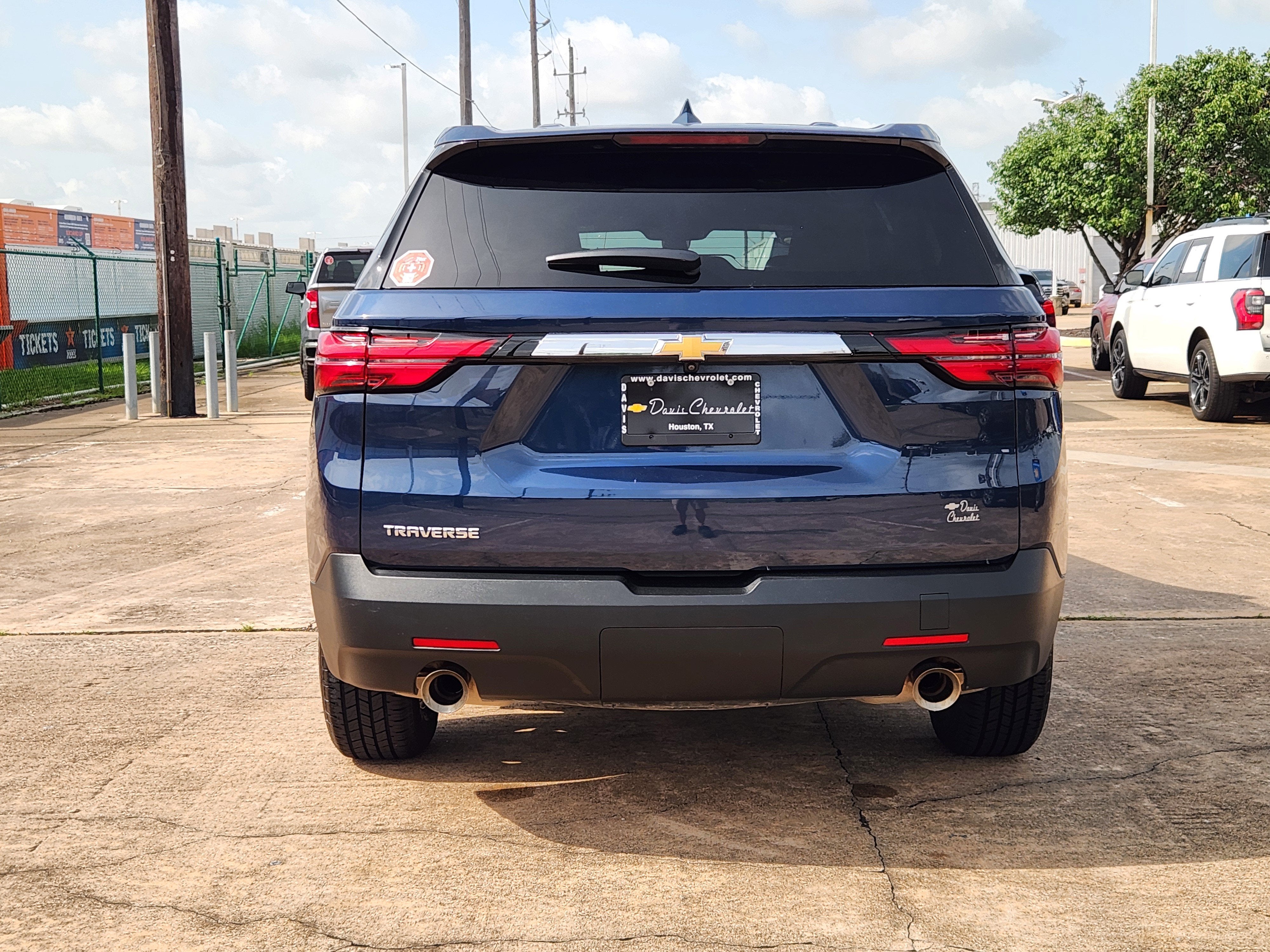 2023 Chevrolet Traverse LS