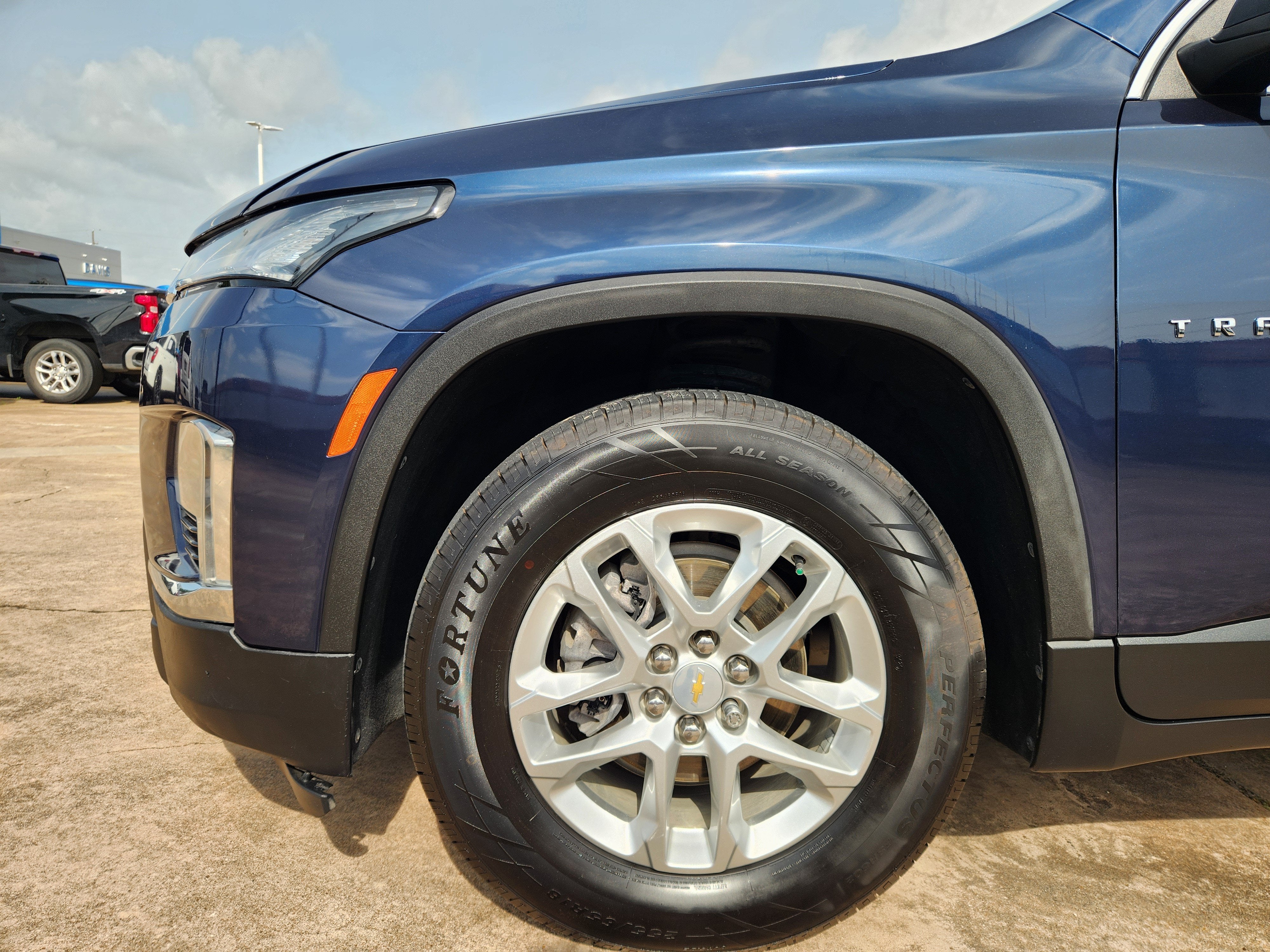 2023 Chevrolet Traverse LS