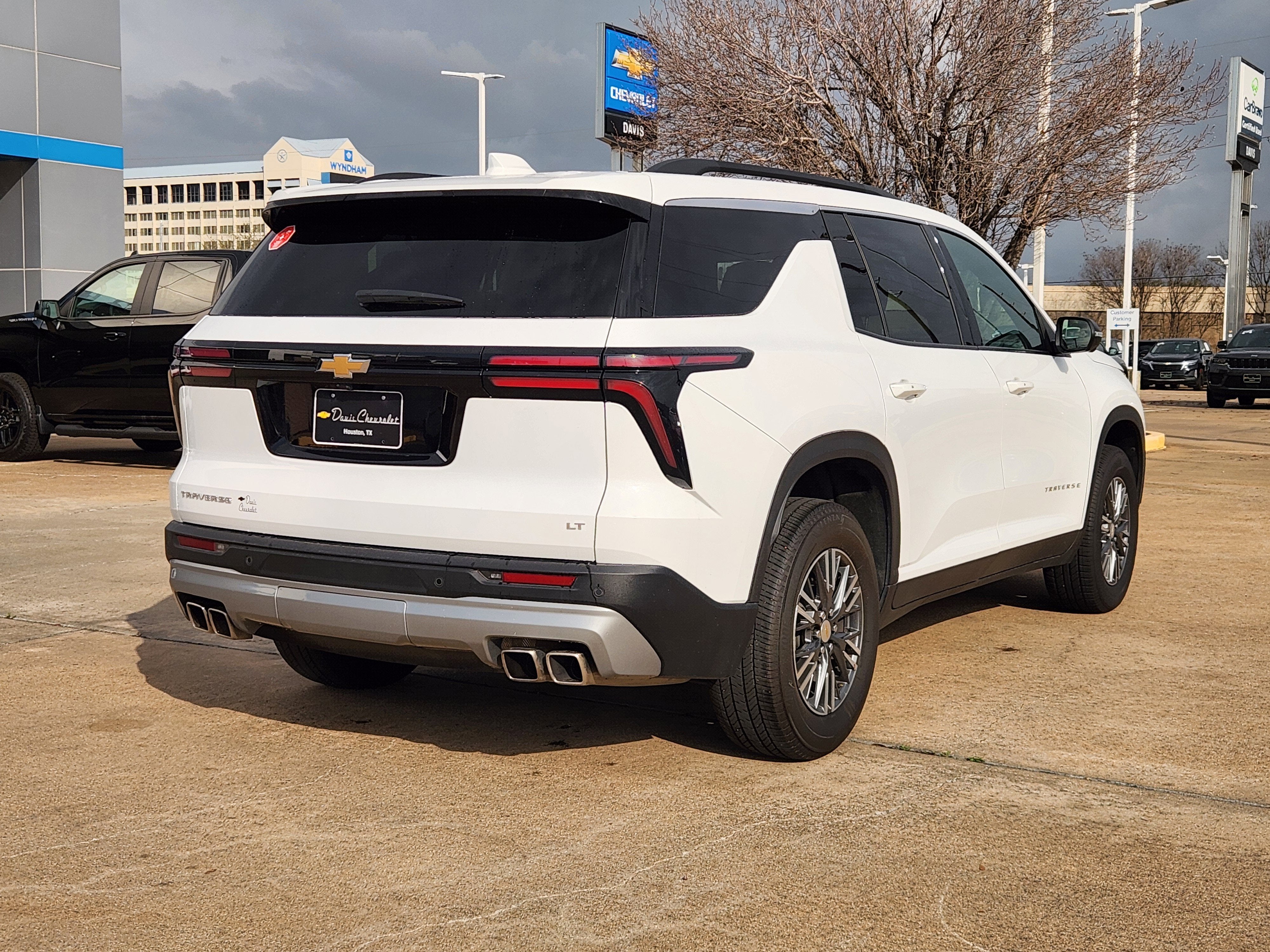 2024 Chevrolet Traverse LT