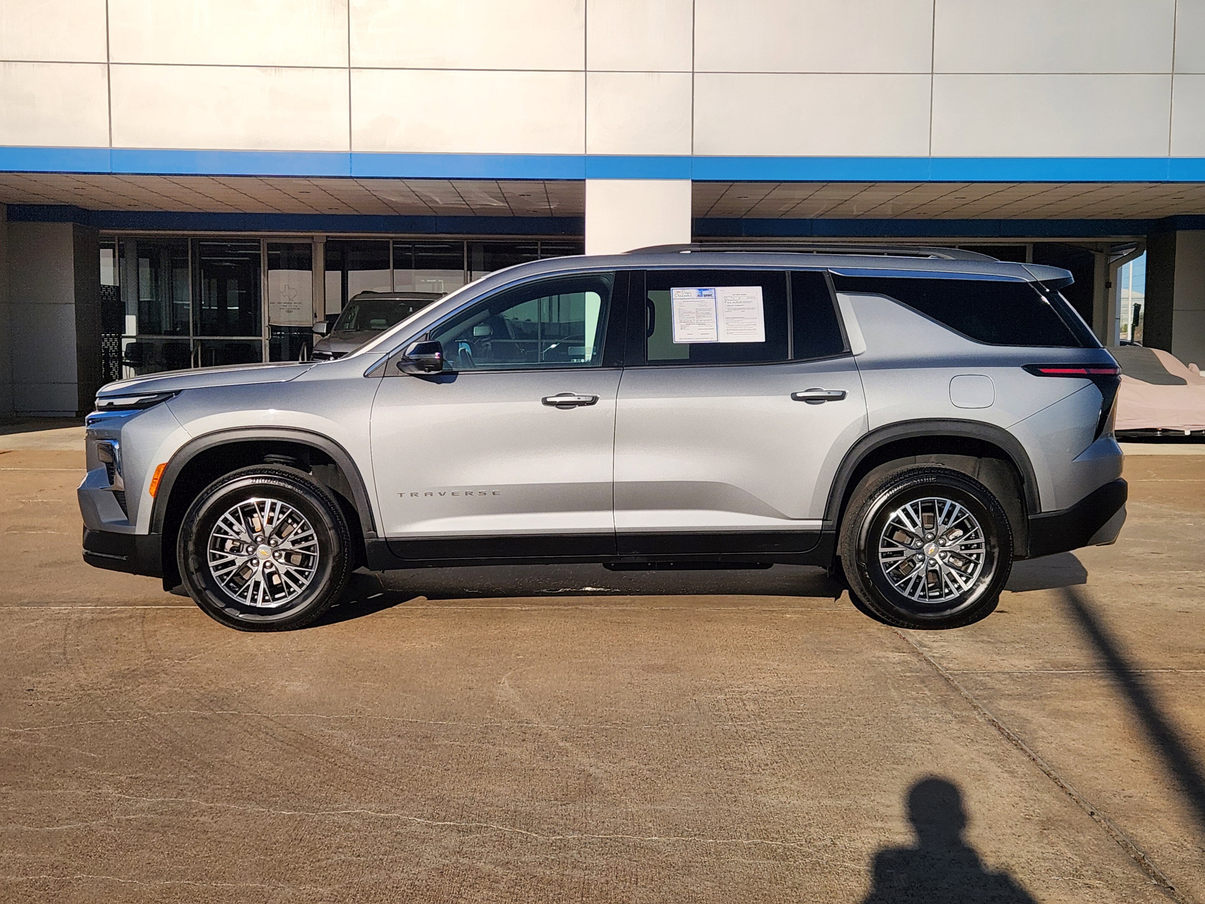 2024 Chevrolet Traverse LT