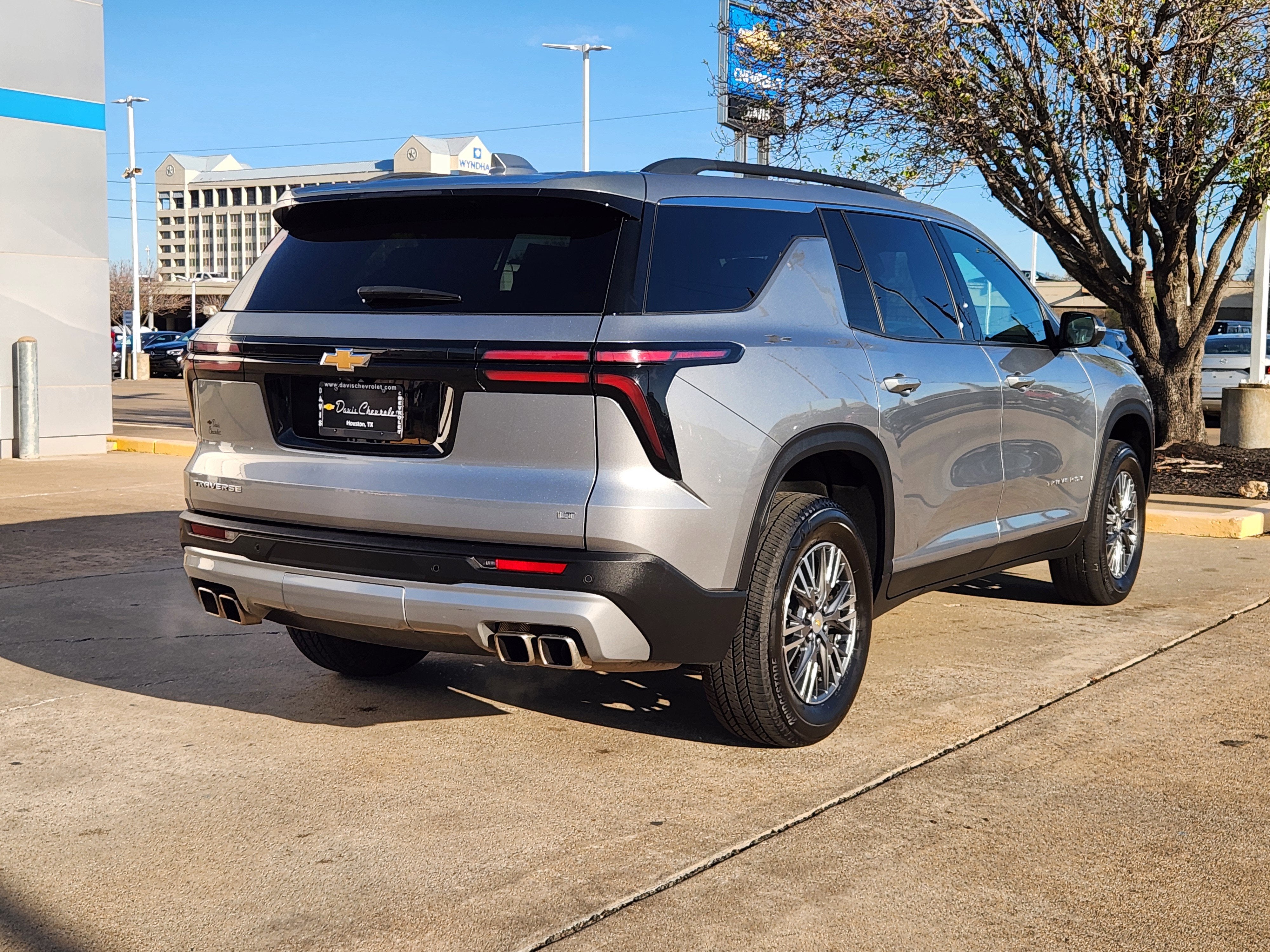 2024 Chevrolet Traverse LT