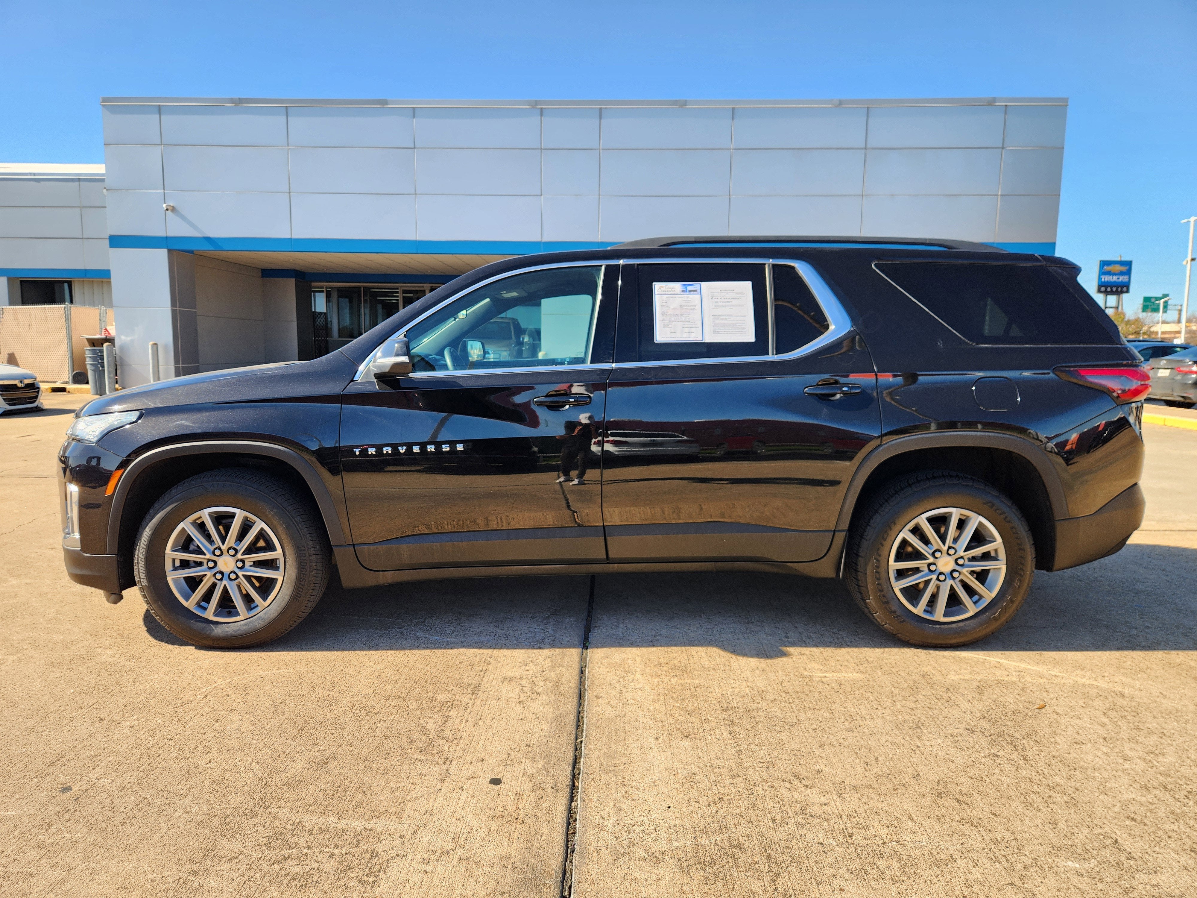 2023 Chevrolet Traverse LT Cloth