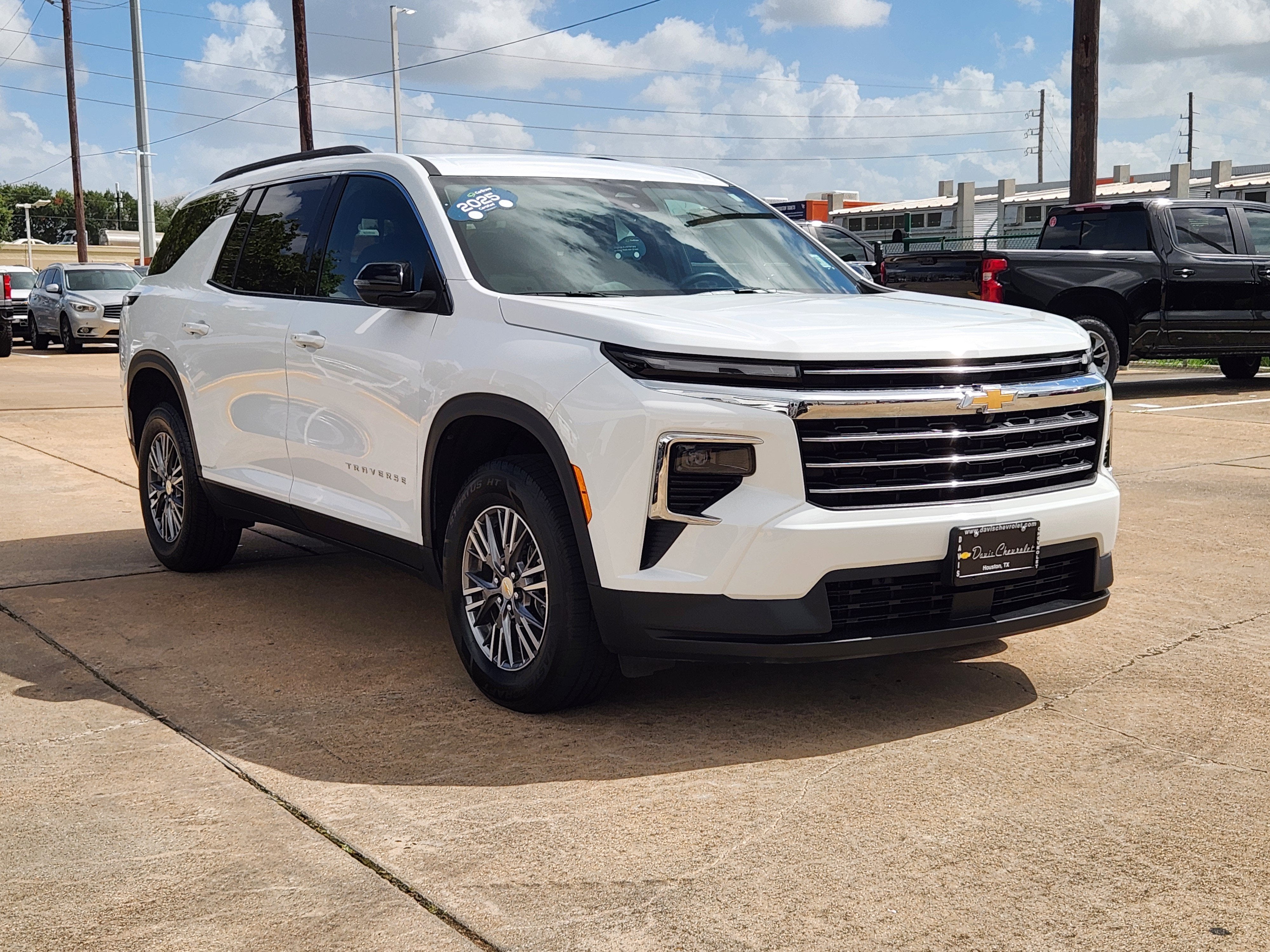 2025 Chevrolet Traverse LT