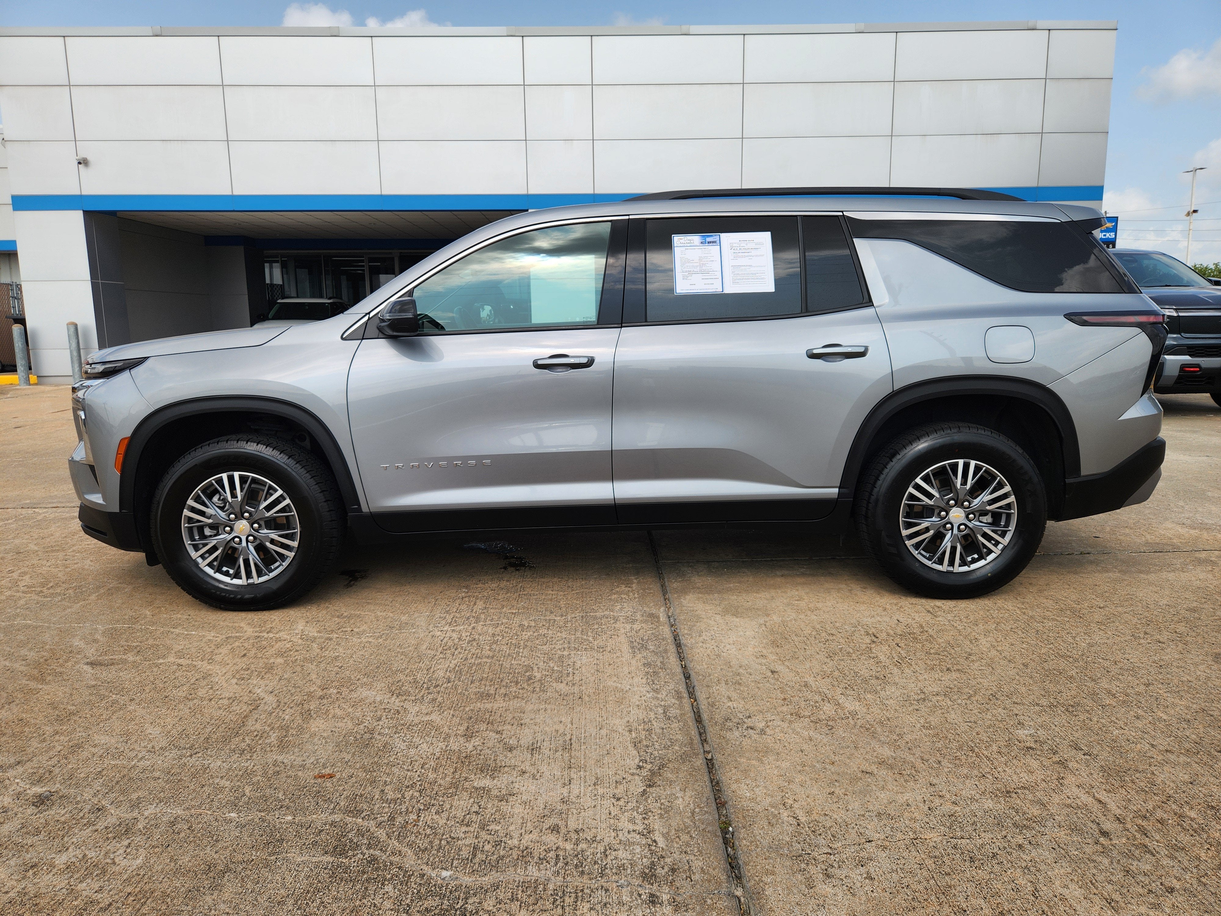 2025 Chevrolet Traverse LT