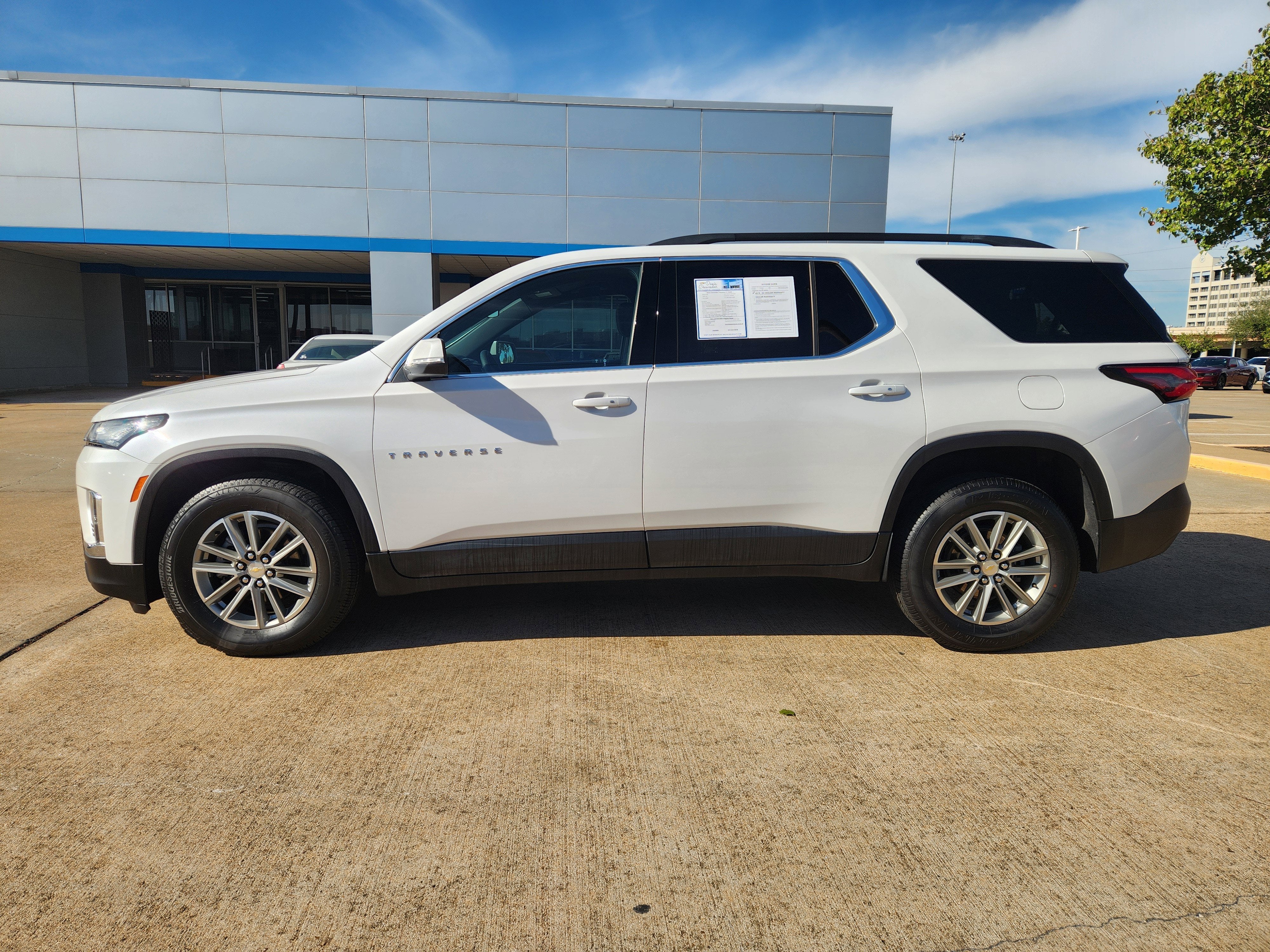 2023 Chevrolet Traverse LT Cloth