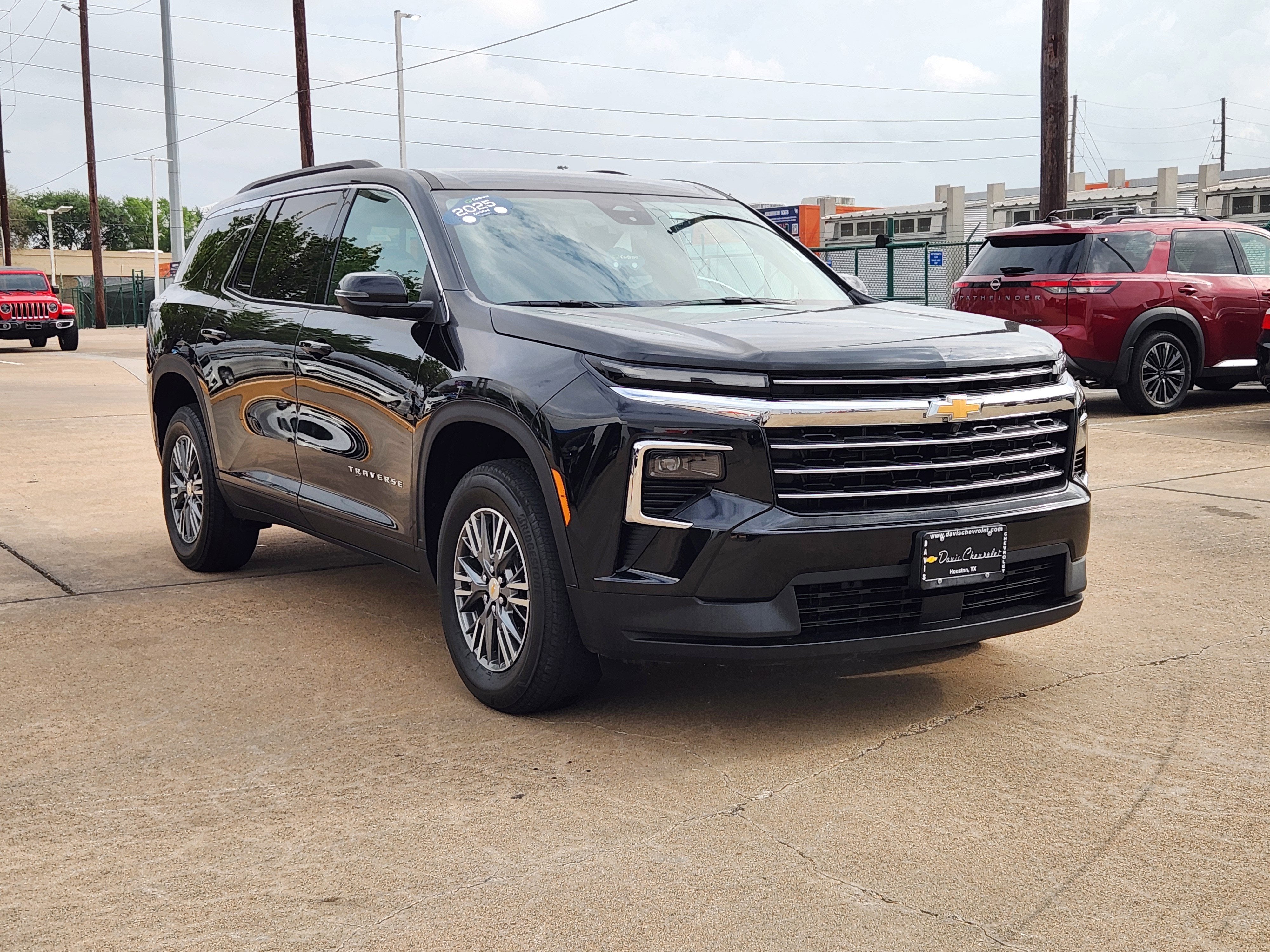 2025 Chevrolet Traverse LT