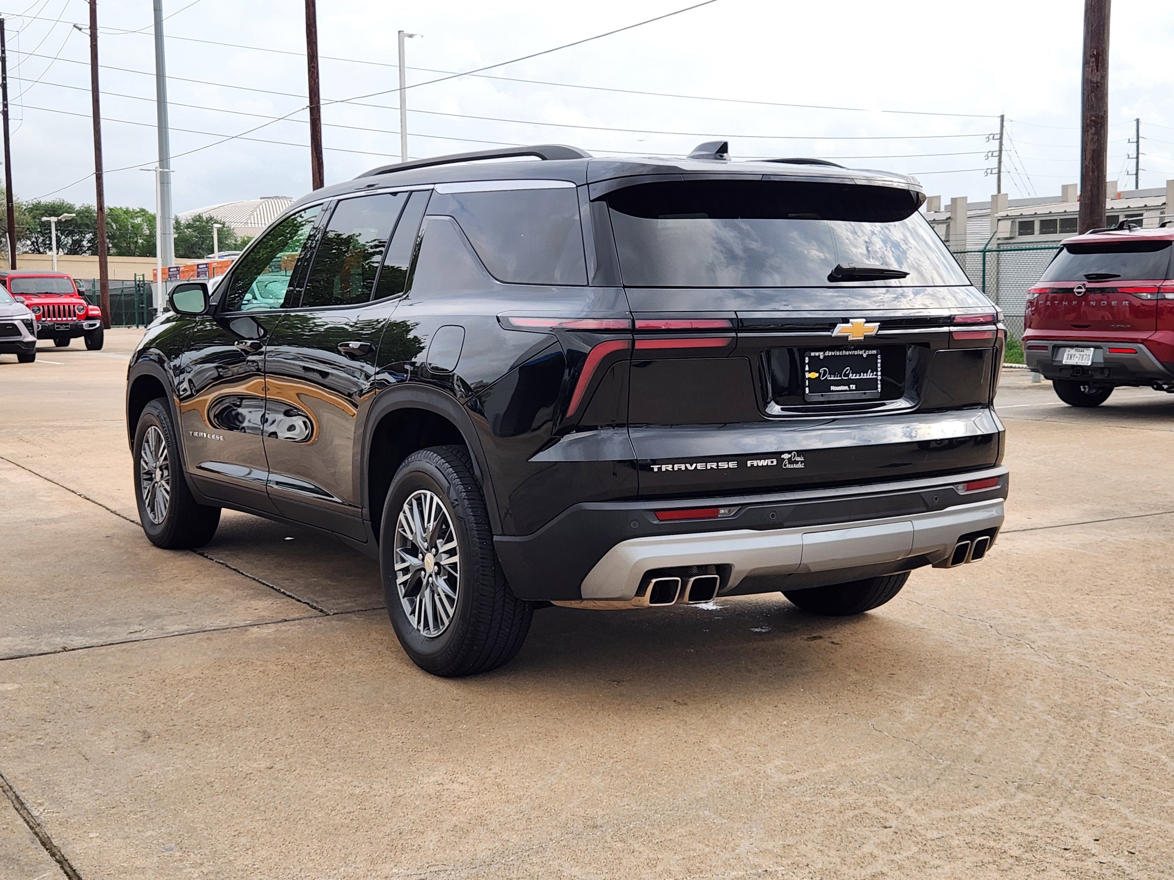 2025 Chevrolet Traverse LT