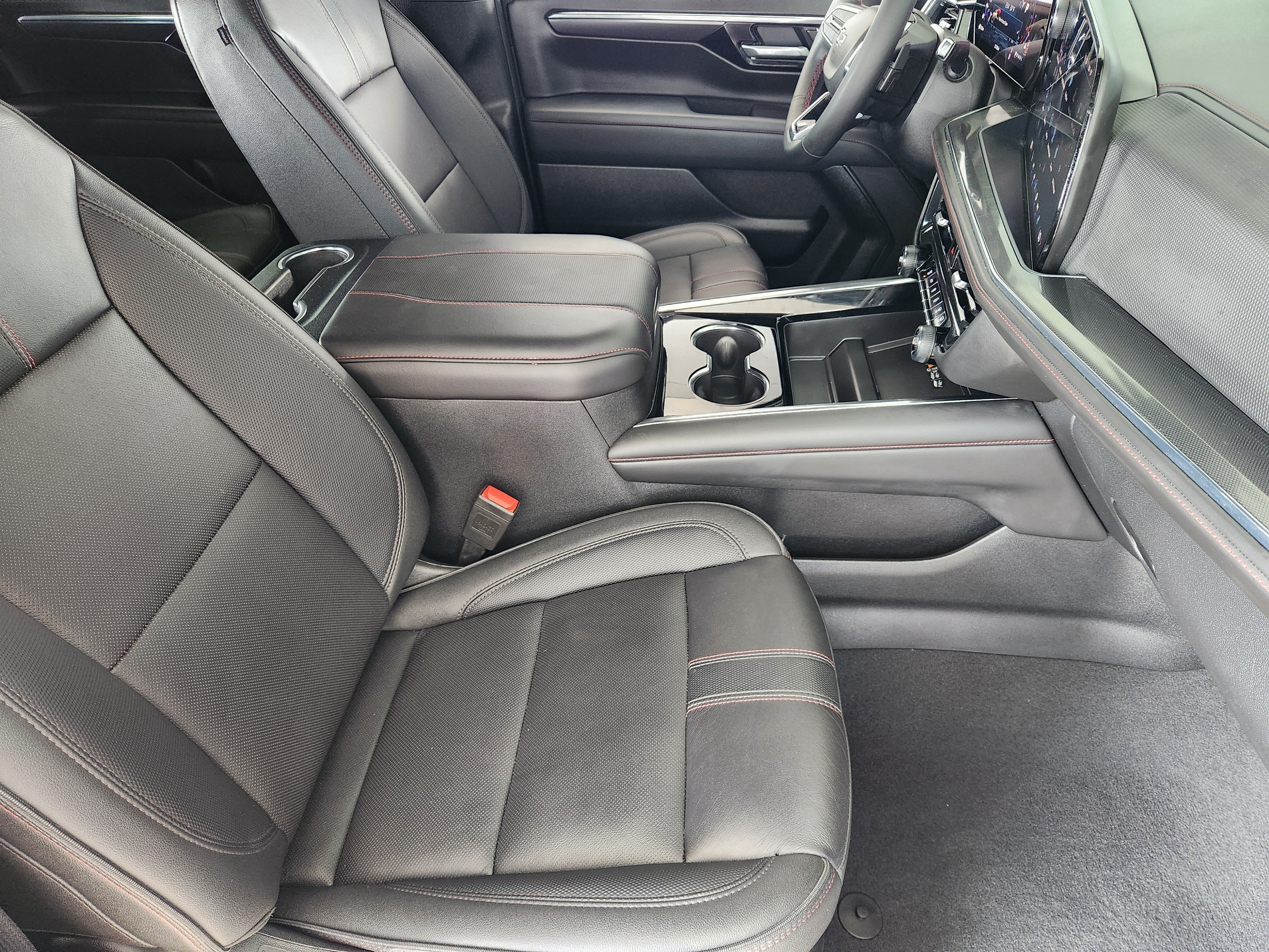 2025 Chevrolet Suburban RST