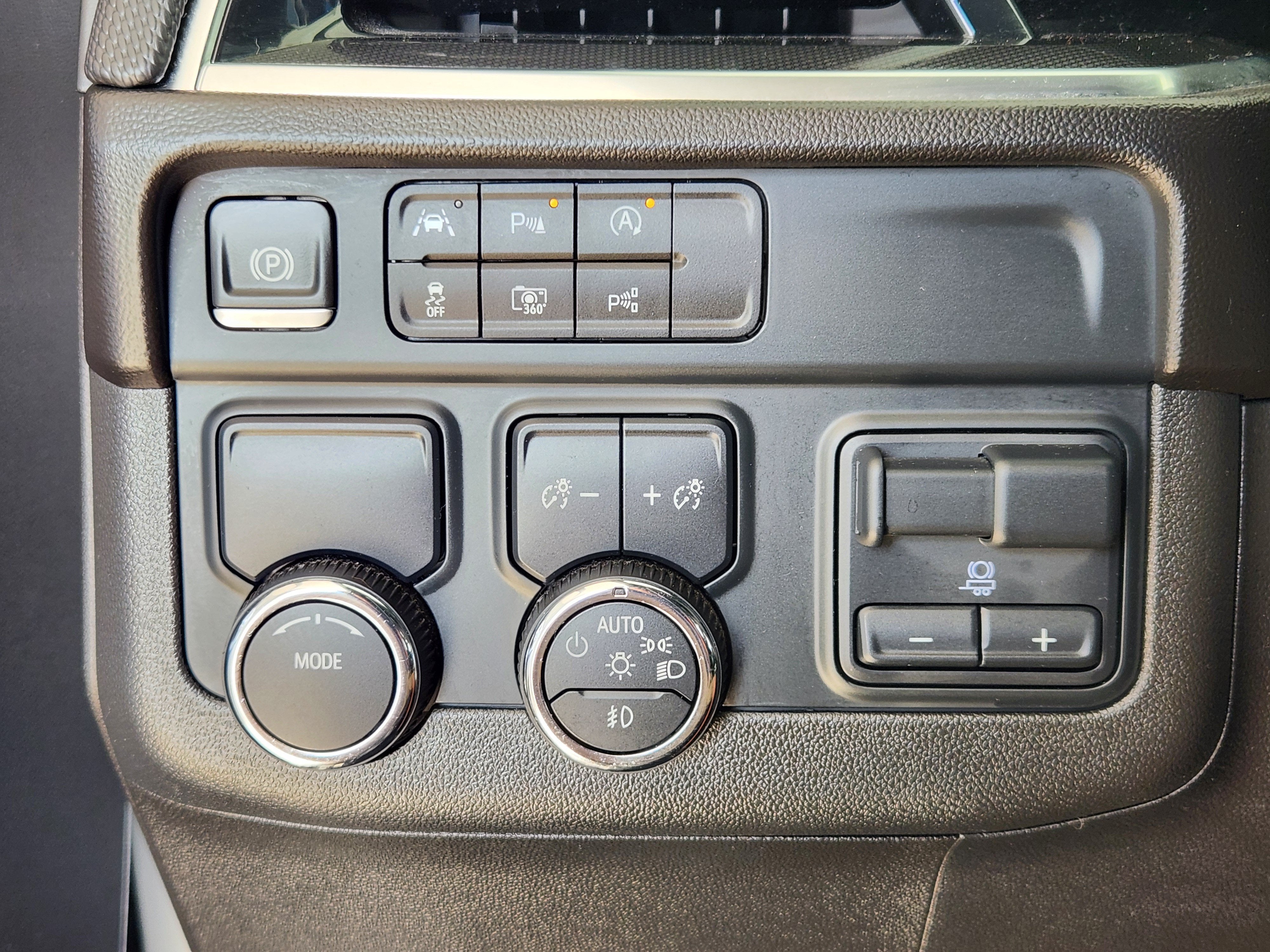2025 Chevrolet Suburban RST