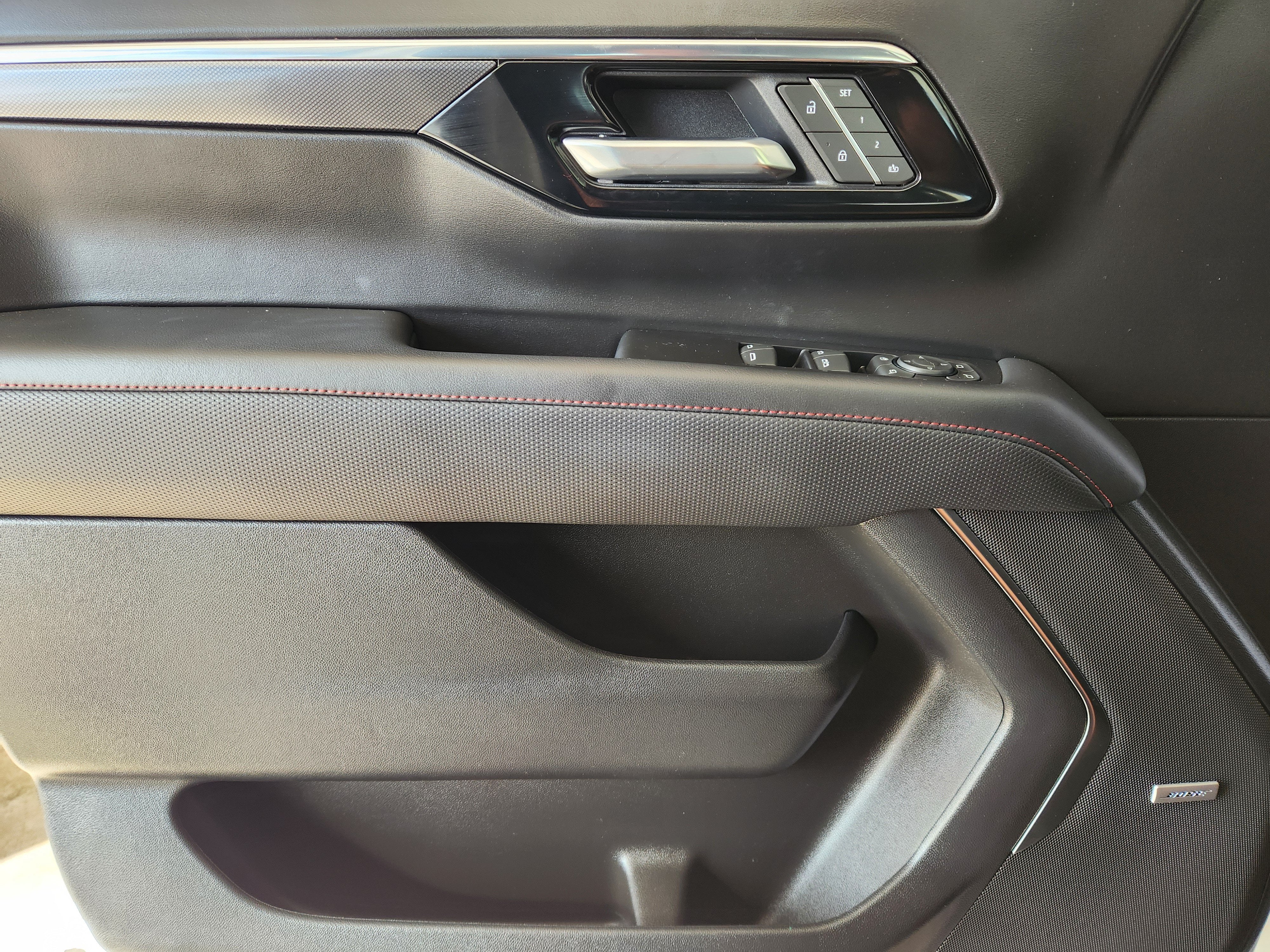 2025 Chevrolet Suburban RST