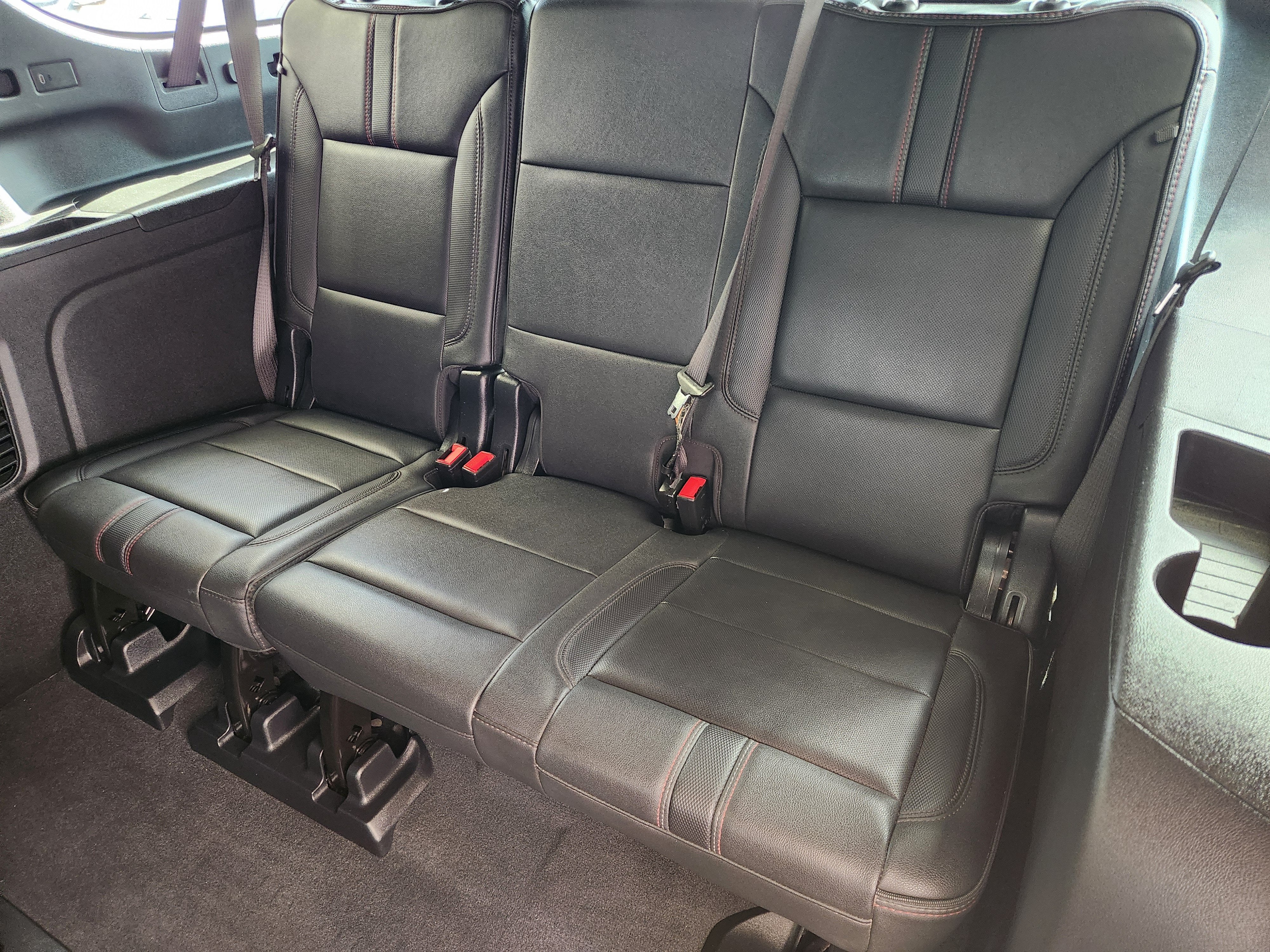 2025 Chevrolet Suburban RST