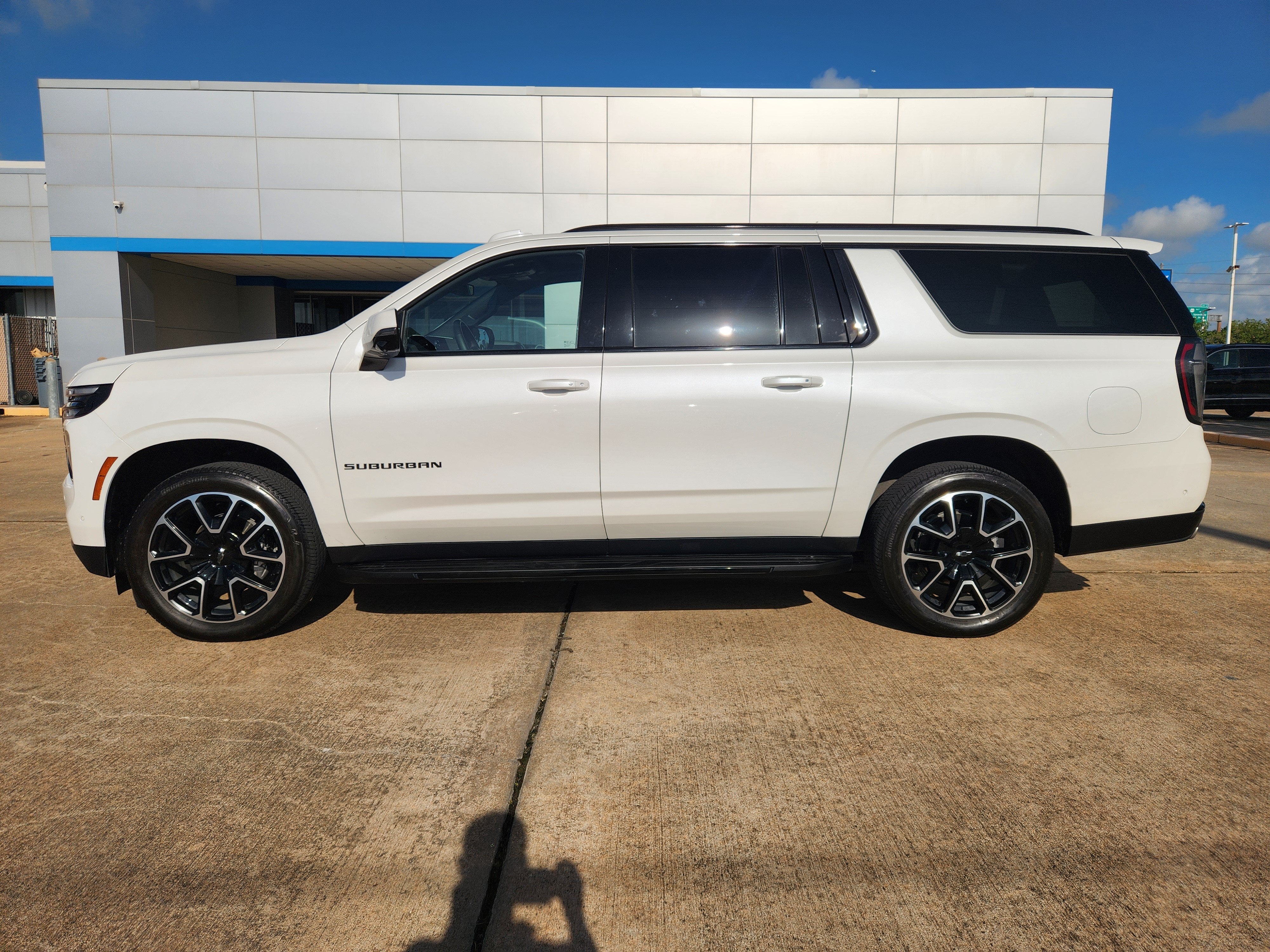 2025 Chevrolet Suburban RST