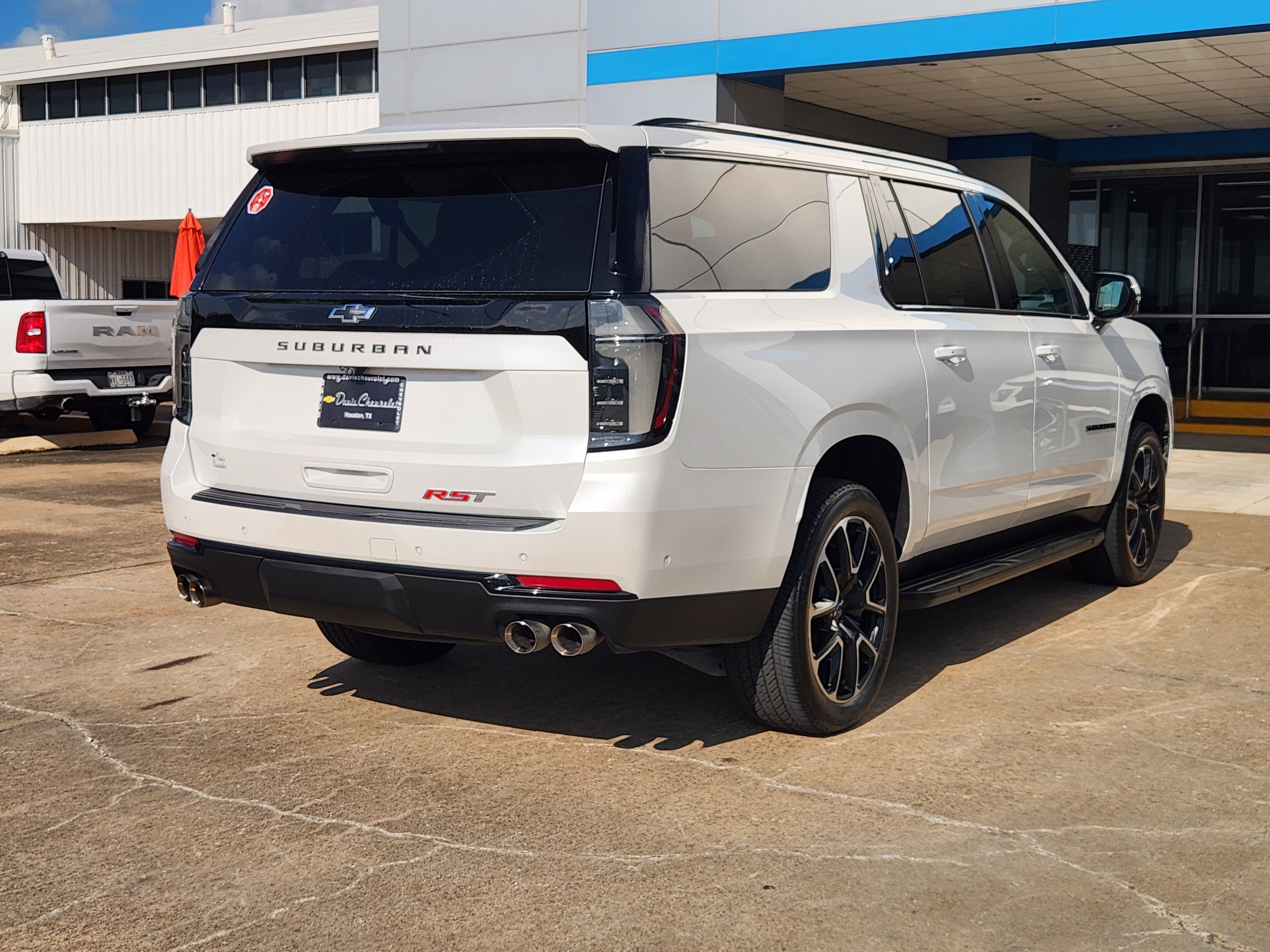 2025 Chevrolet Suburban RST