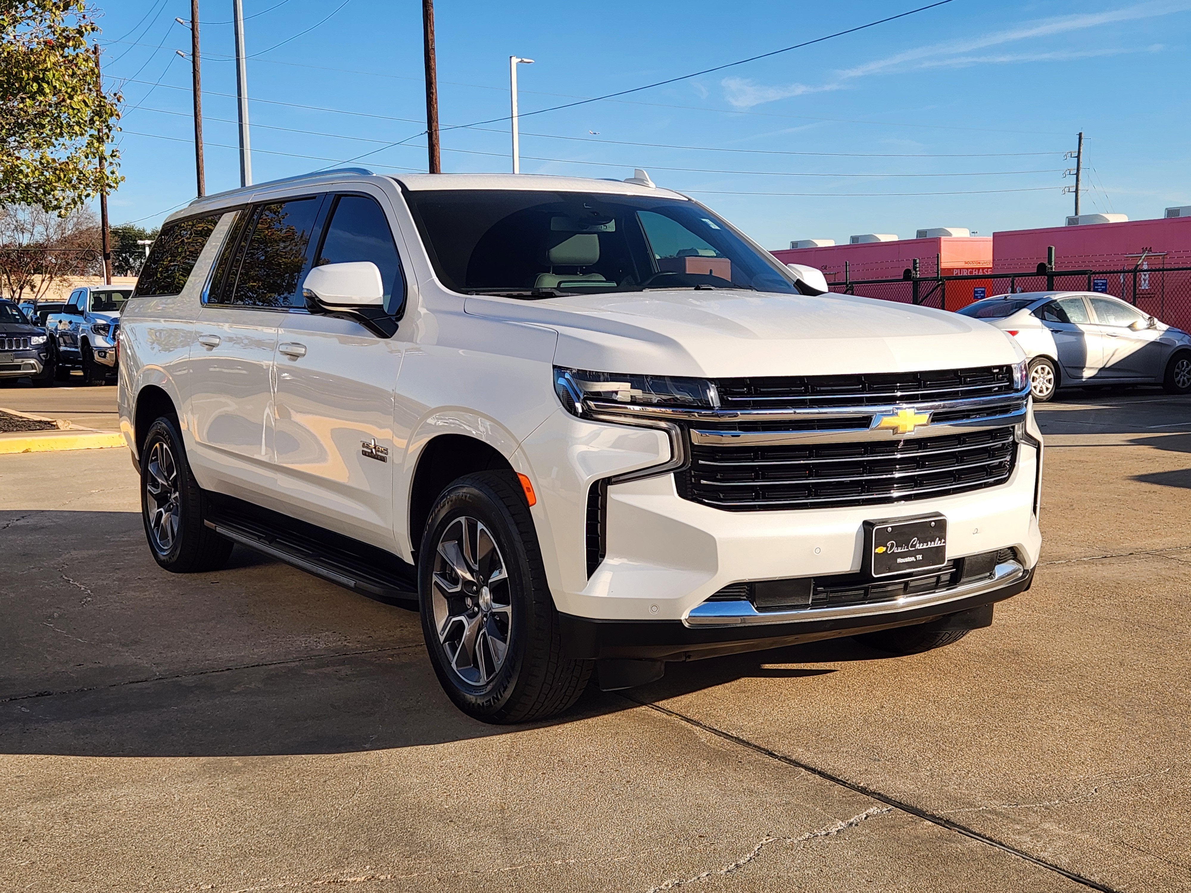 2023 Chevrolet Suburban LT
