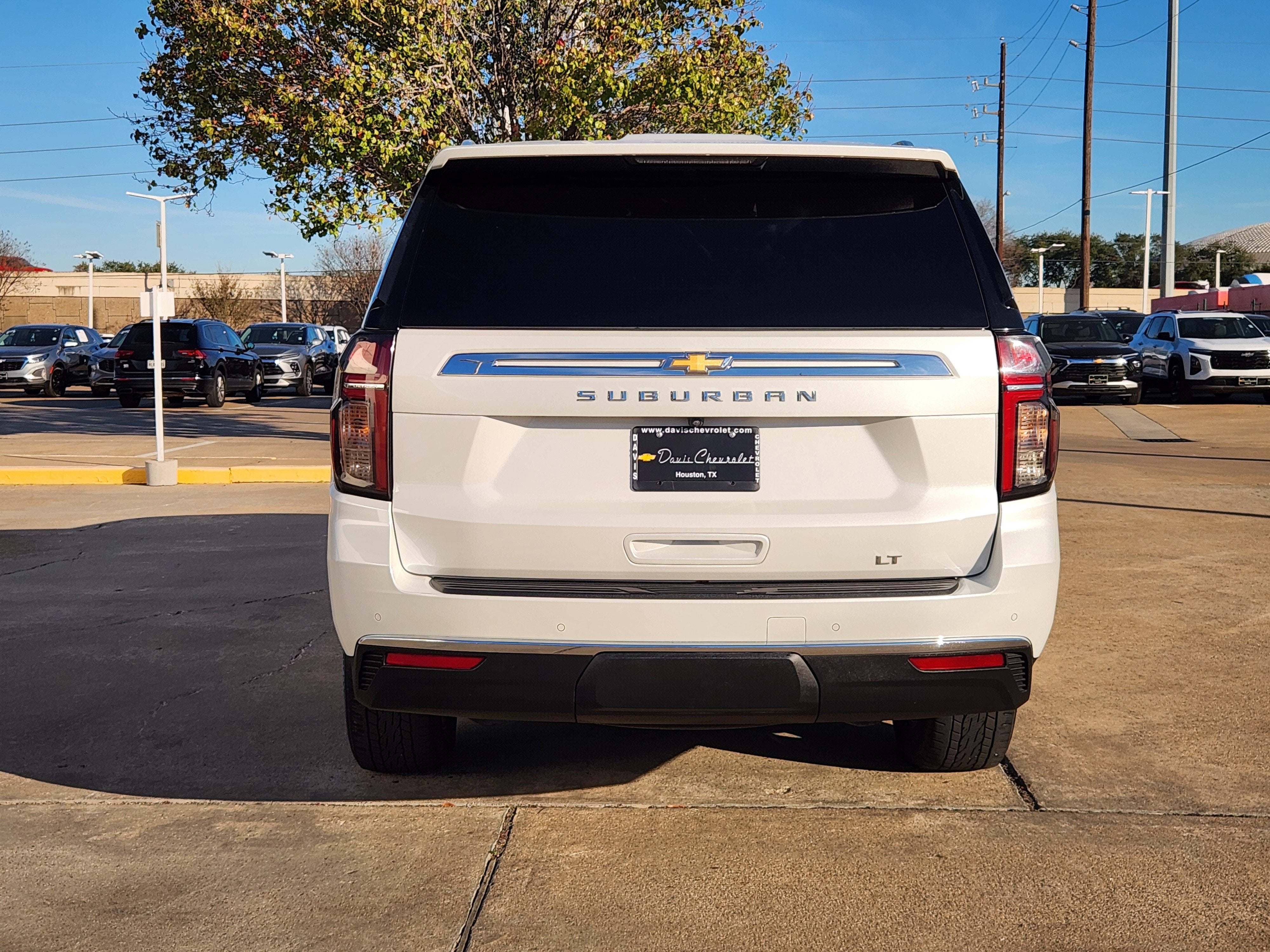 2023 Chevrolet Suburban LT