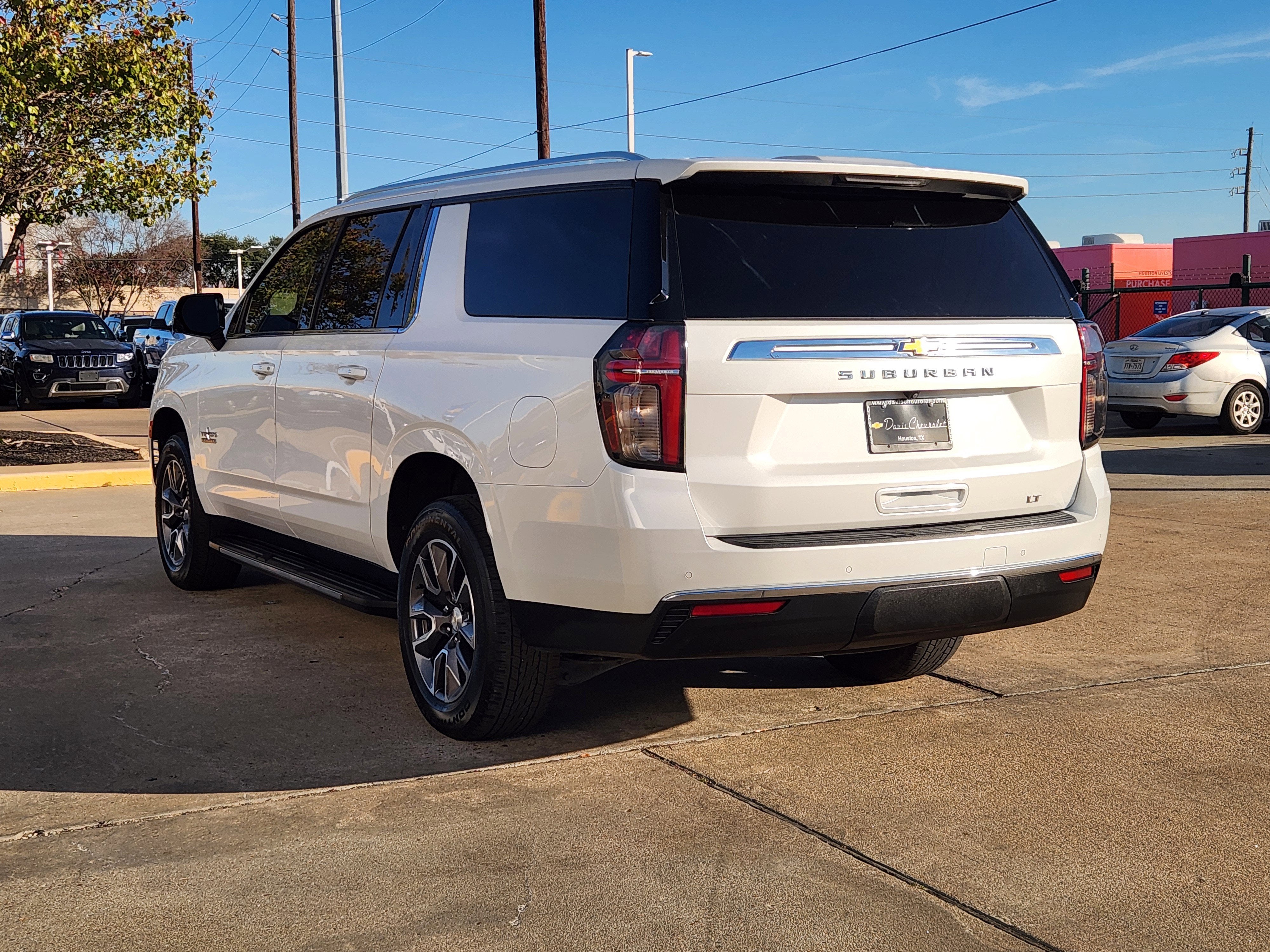 2023 Chevrolet Suburban LT