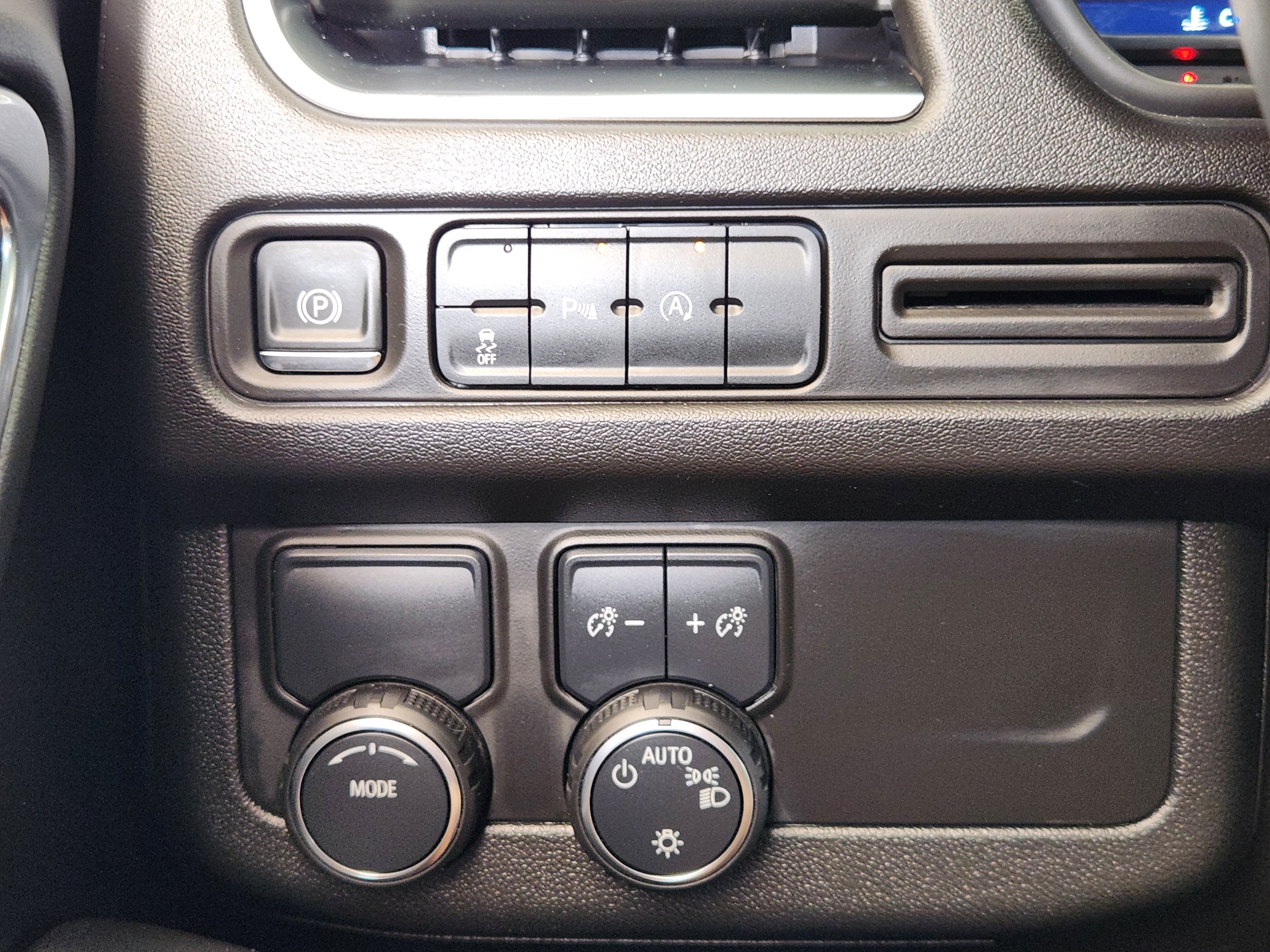 2024 Chevrolet Suburban LT - Photo 21