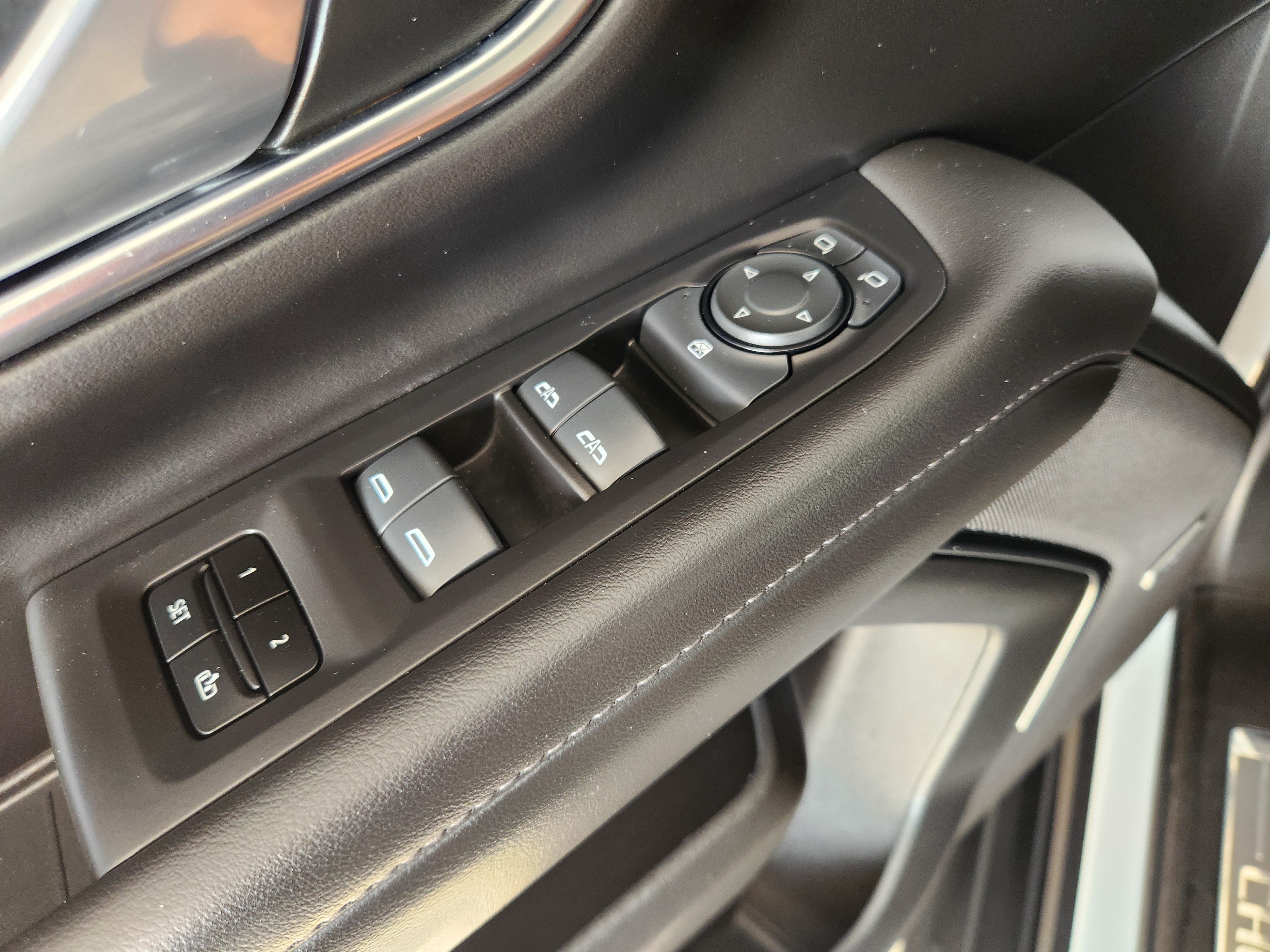 2024 Chevrolet Suburban LT - Photo 23