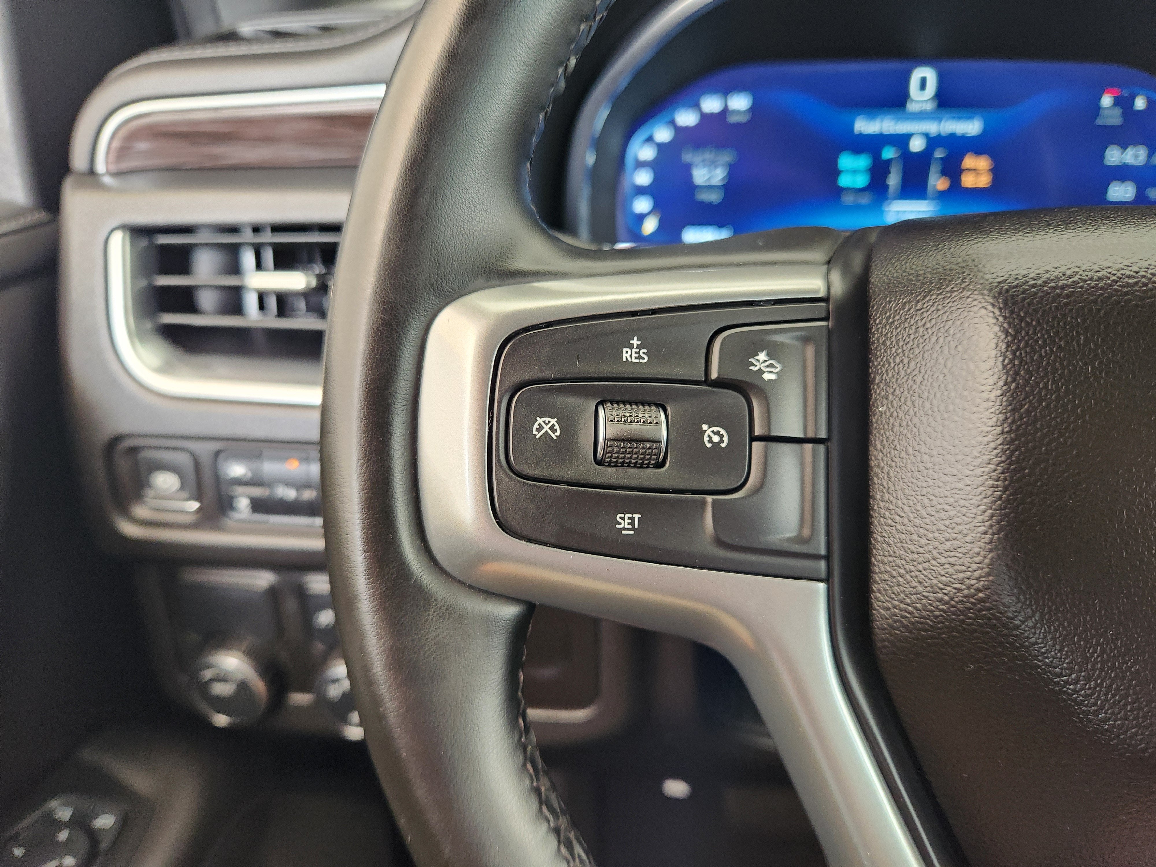 2024 Chevrolet Suburban LT - Photo 28
