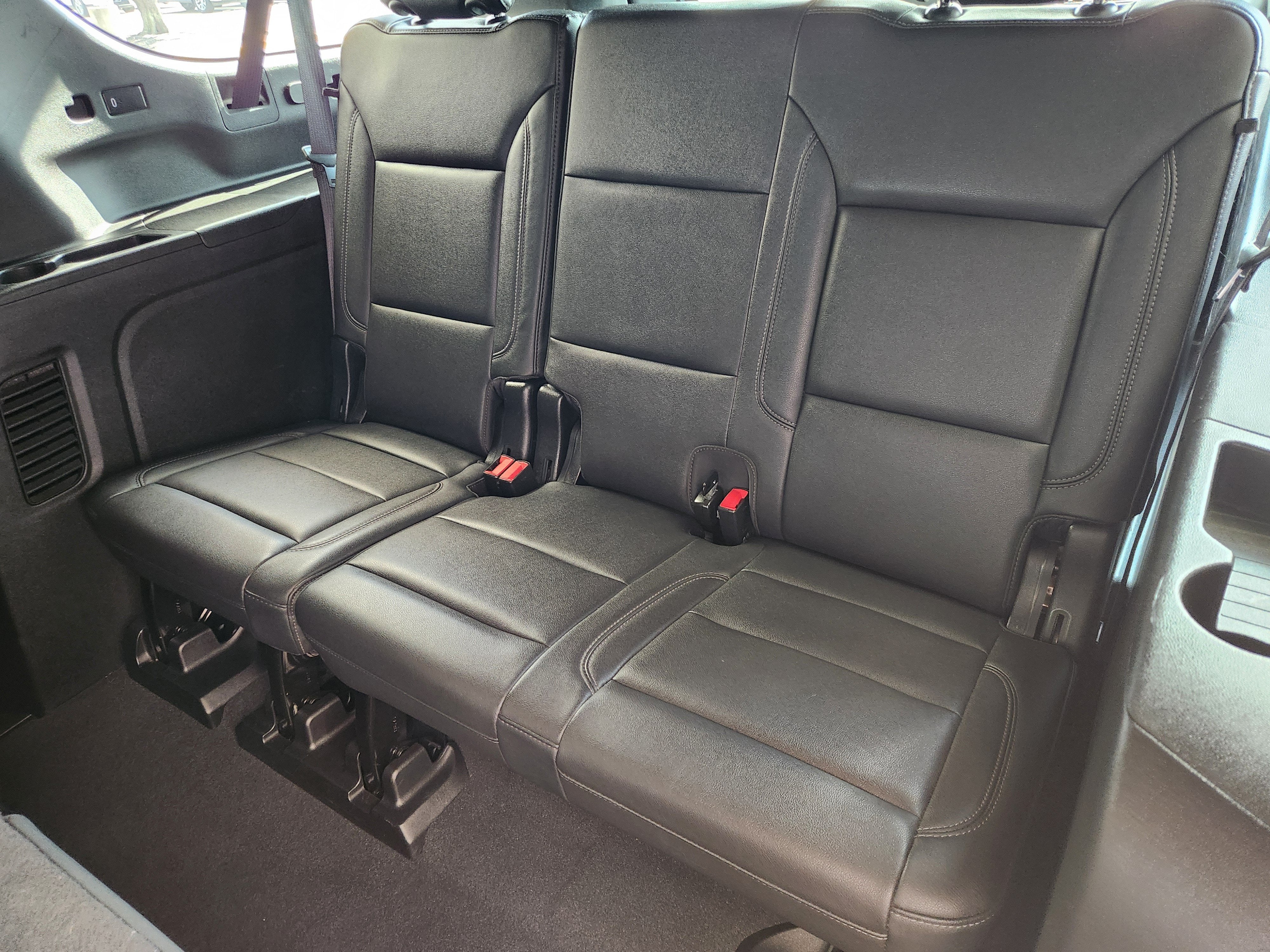 2024 Chevrolet Suburban LT - Photo 32
