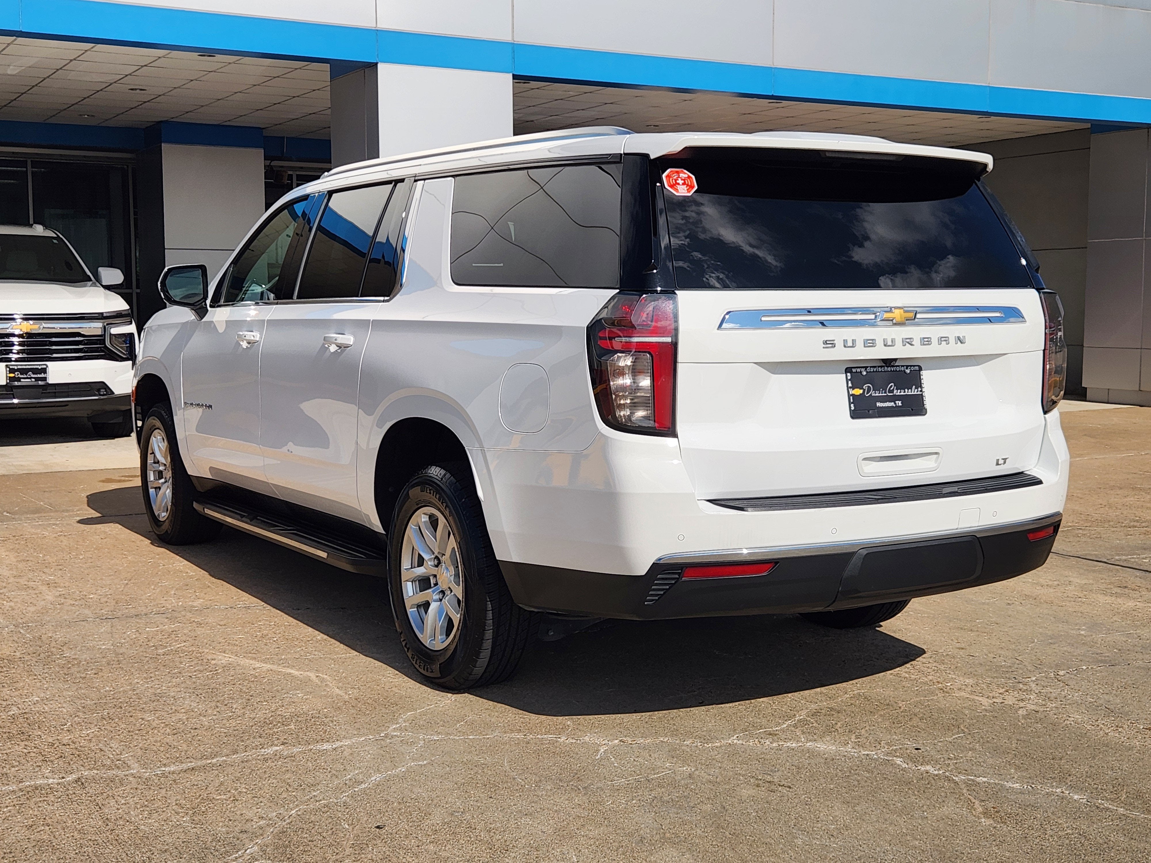 2024 Chevrolet Suburban LT - Photo 7