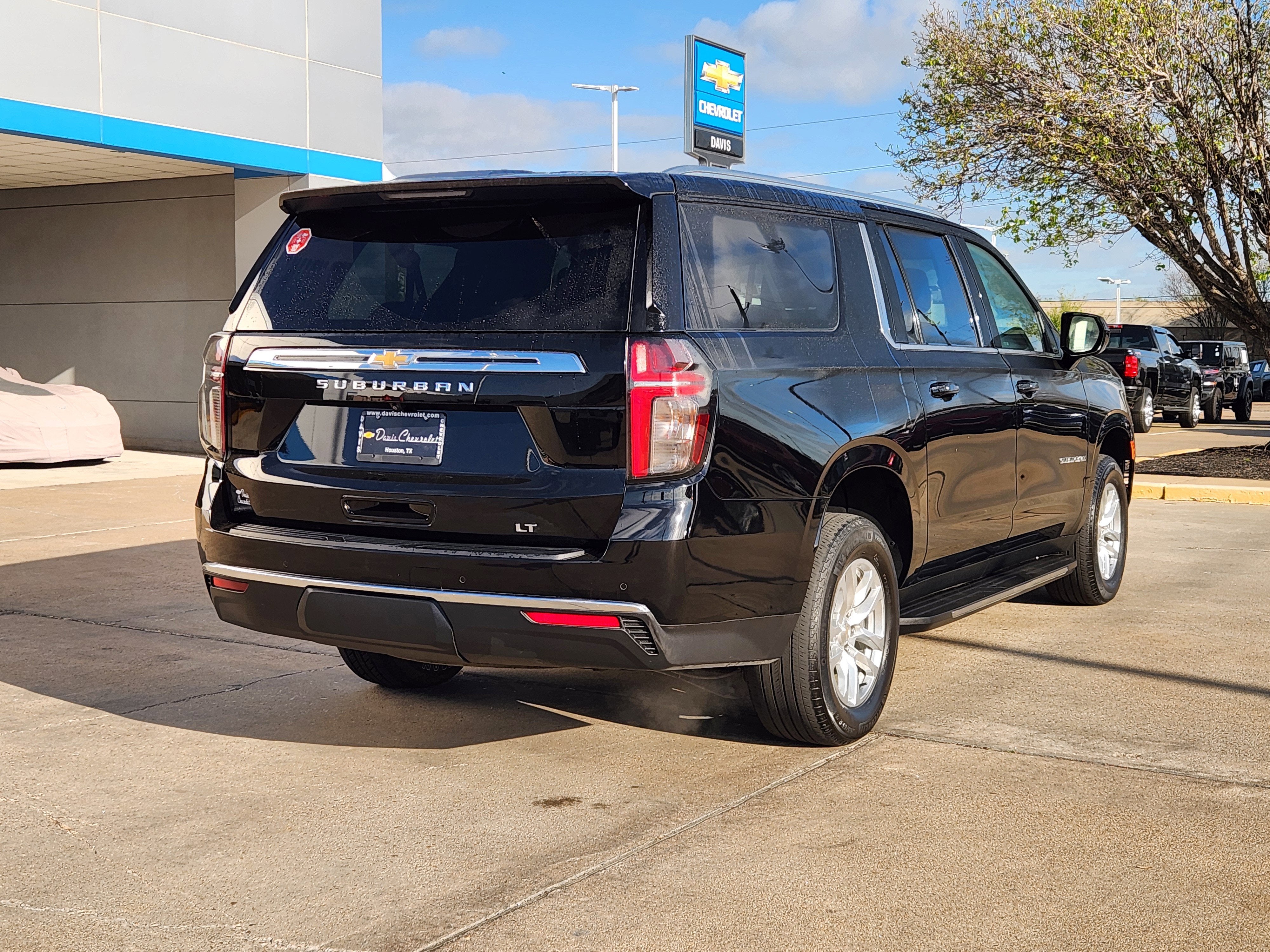2024 Chevrolet Suburban LT