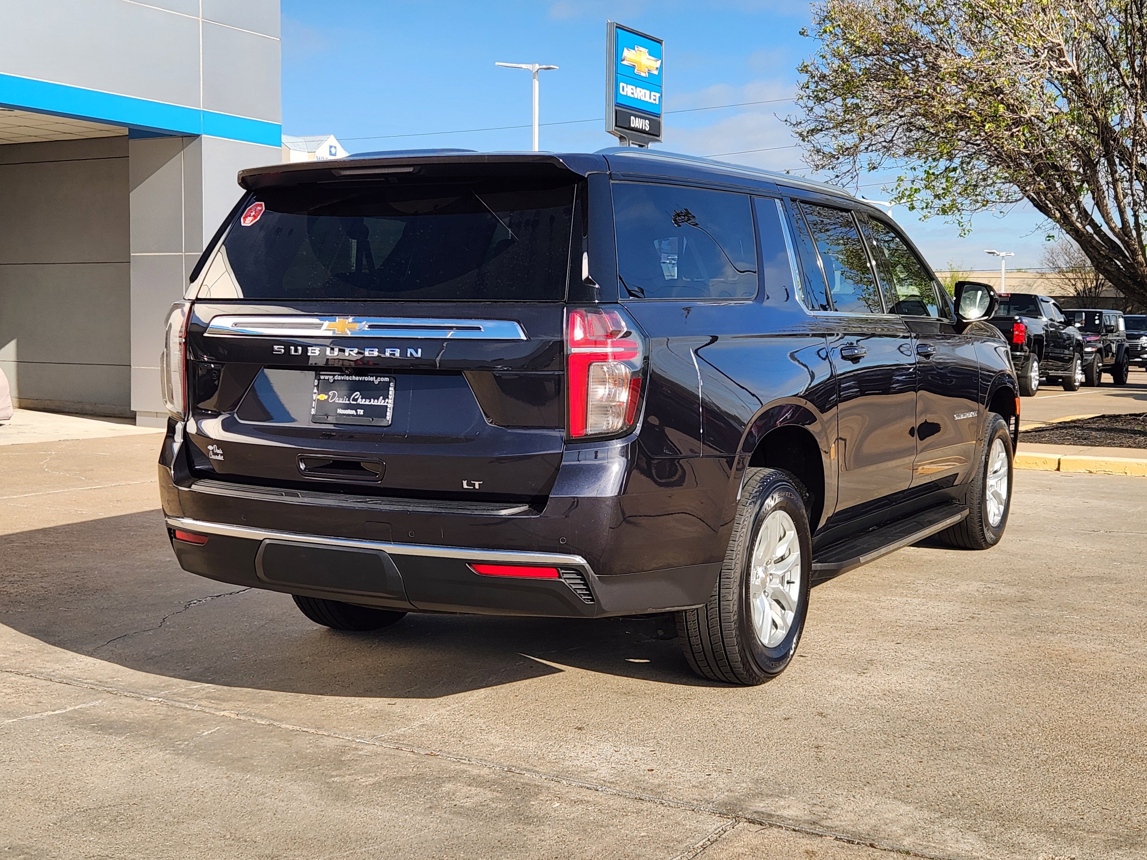 2024 Chevrolet Suburban LT