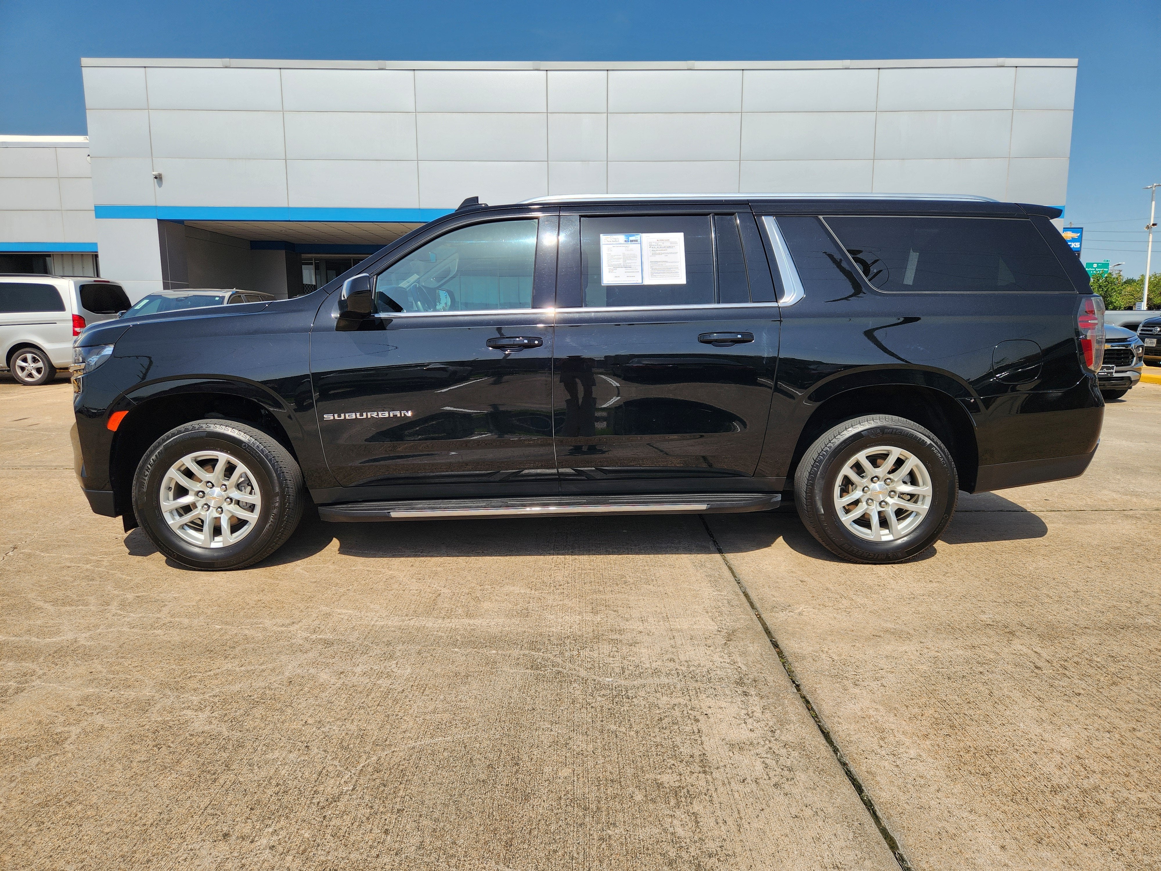 2024 Chevrolet Suburban LT