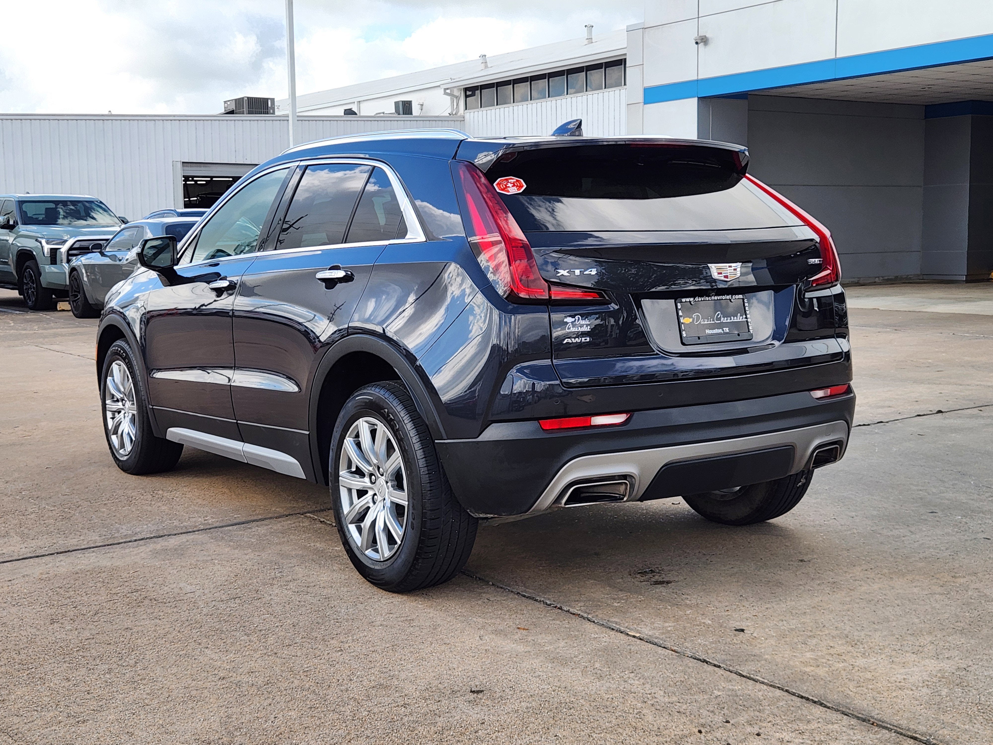 2023 Cadillac XT4 Premium Luxury