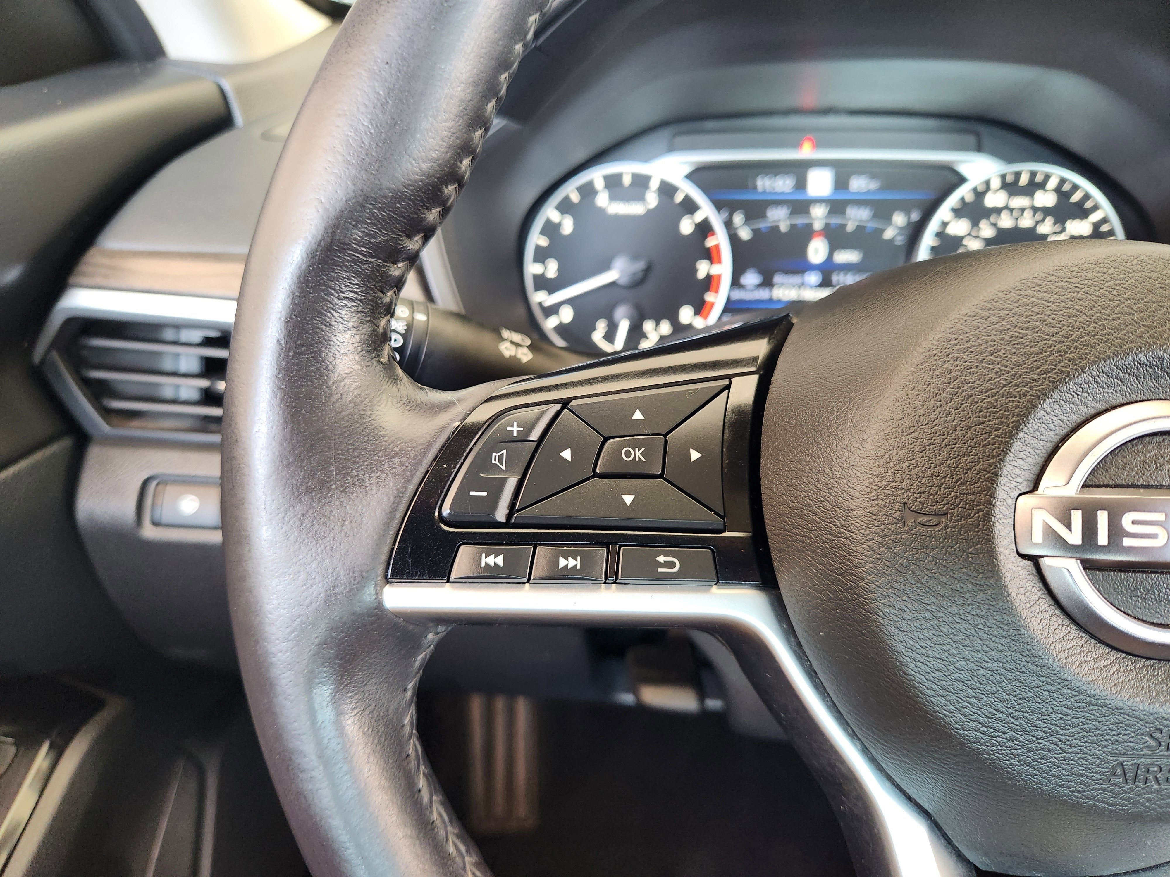 2023 Nissan Altima SL FWD