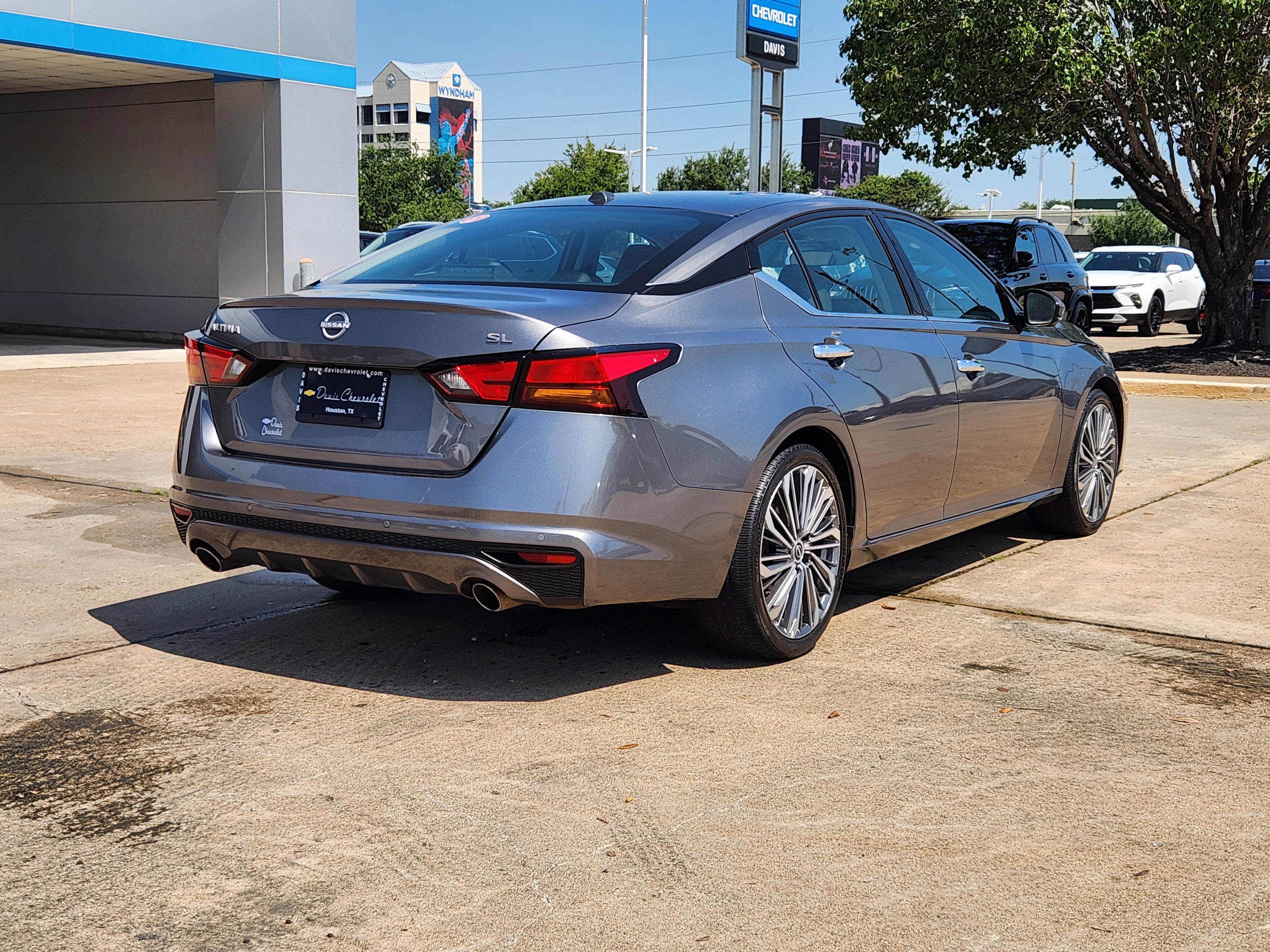 2023 Nissan Altima SL FWD