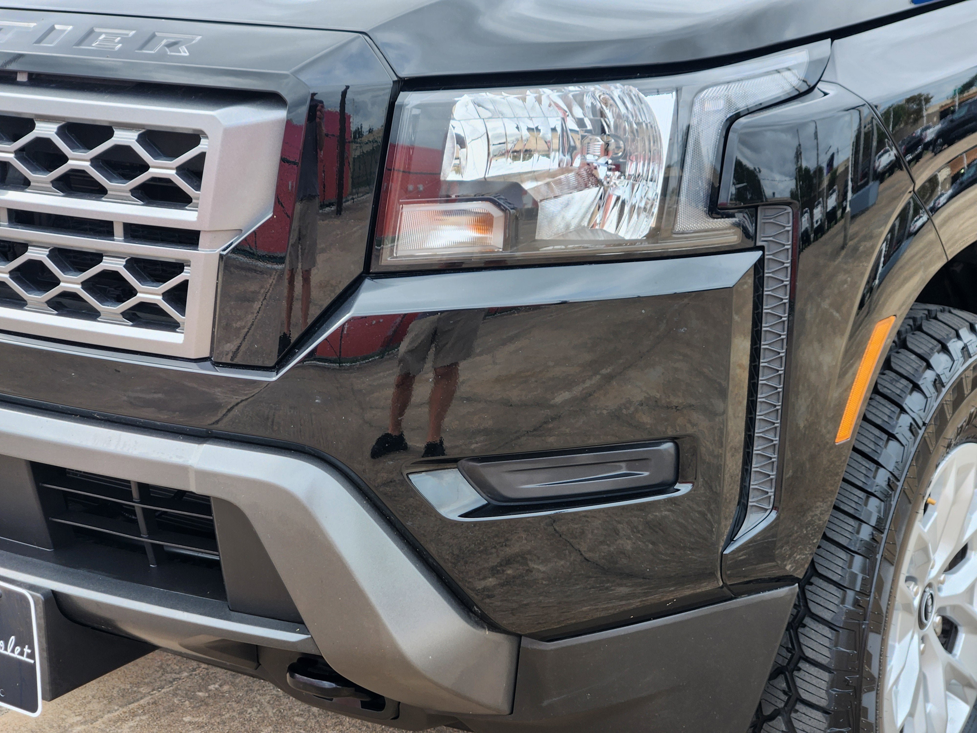 2024 Nissan Frontier SV