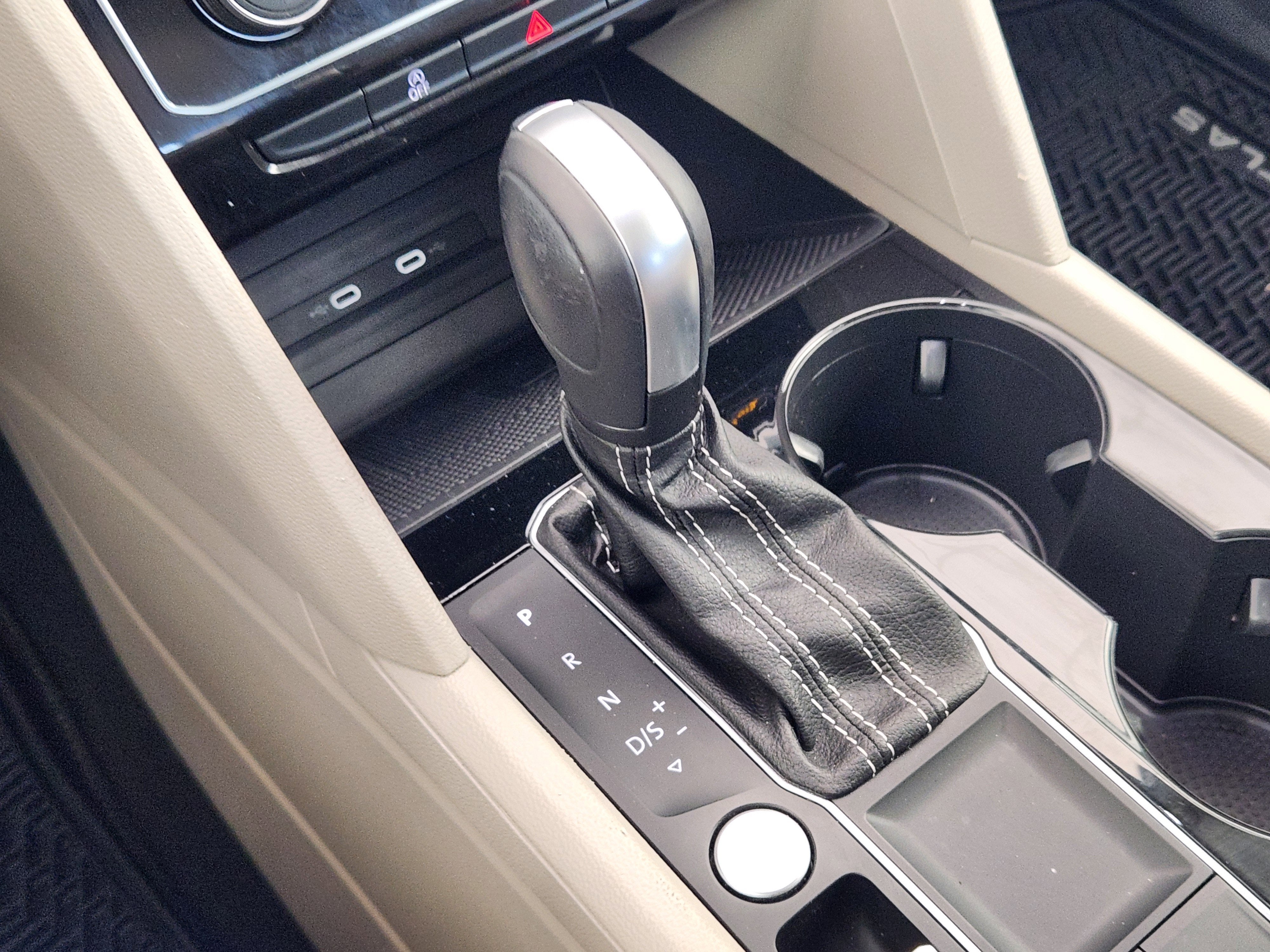 2023 Volkswagen Atlas 2.0T SE w/Technology