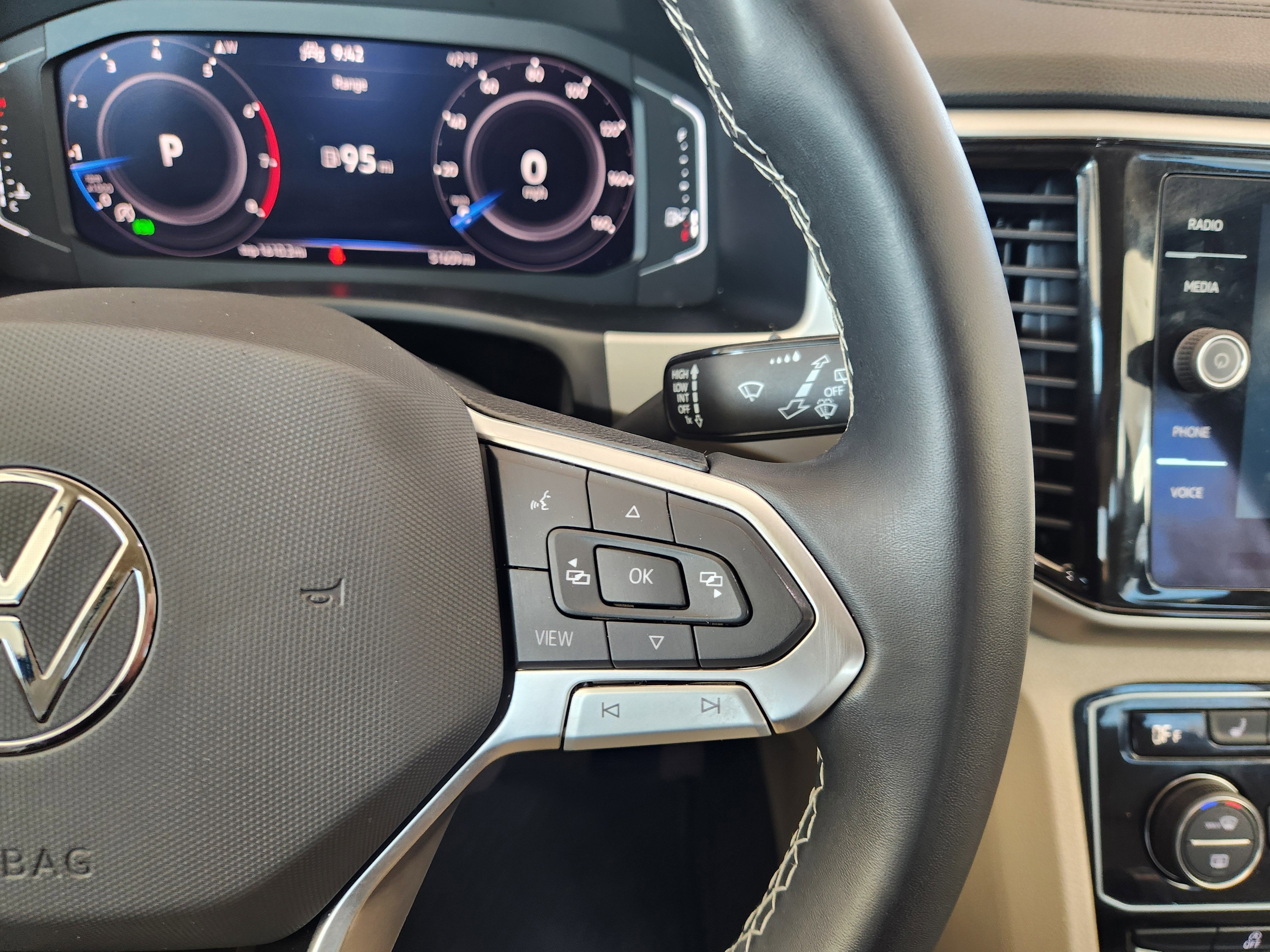 2023 Volkswagen Atlas 2.0T SE w/Technology