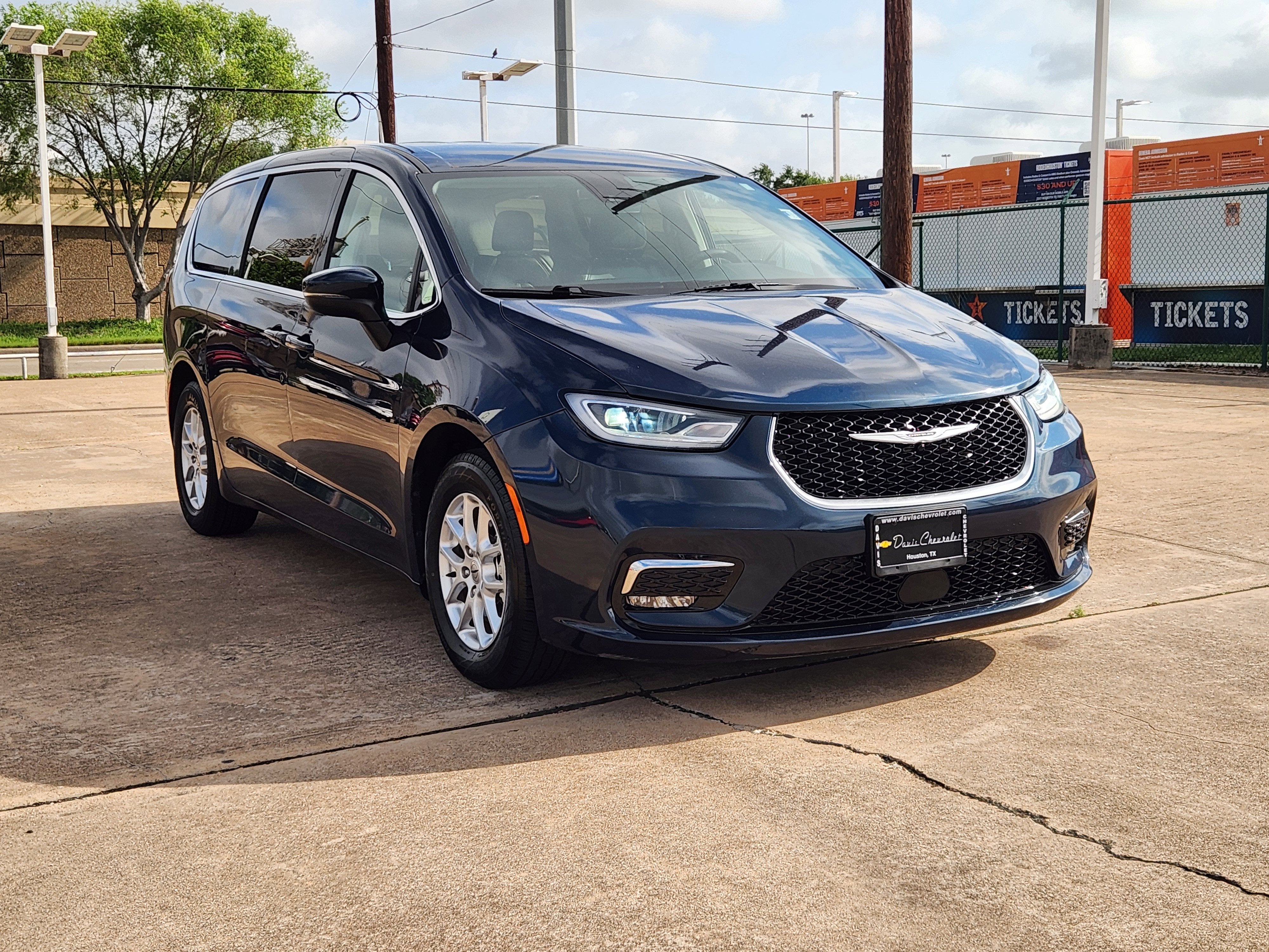 2023 Chrysler Pacifica Touring L