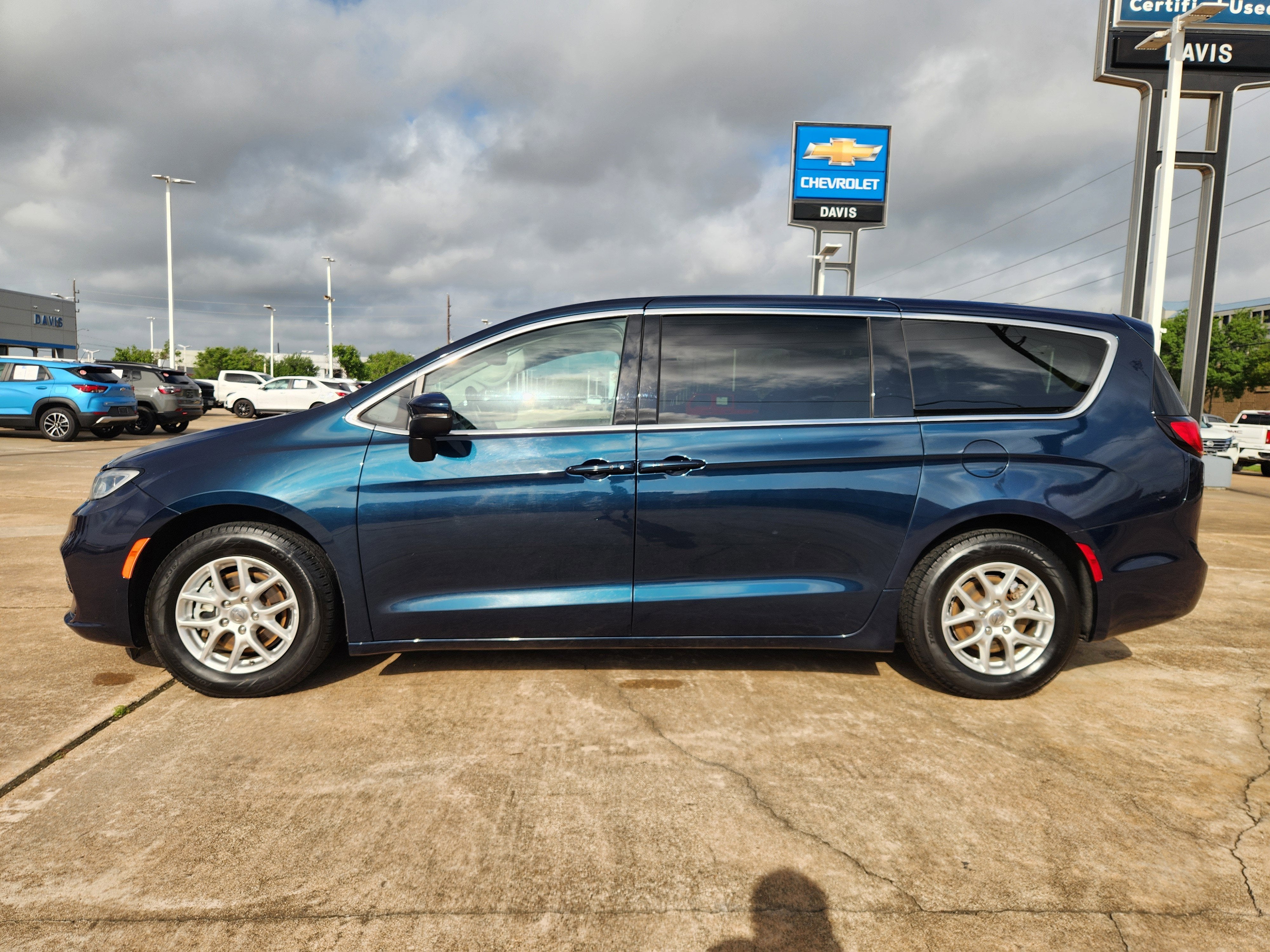 2023 Chrysler Pacifica Touring L